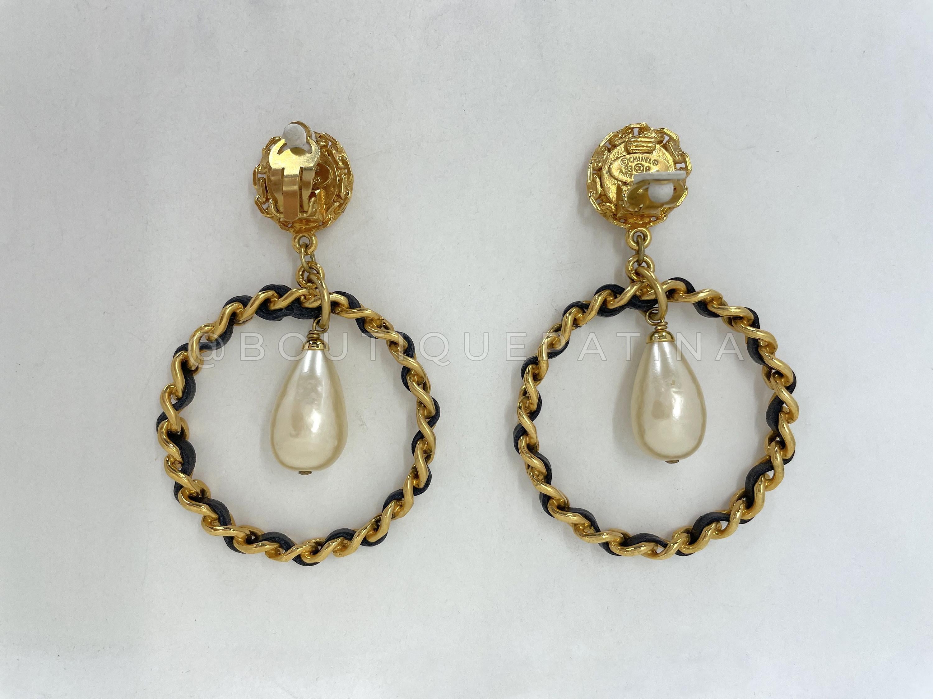 Store item: 65931
Chanel Vintage Woven Chain Collection 27 Pearl Teardrop Hoop Earrings

Condition: Excellent
For 19 years, Boutique Patina has specialized in sourcing and curating the best condition vintage leather treasures by searching closets