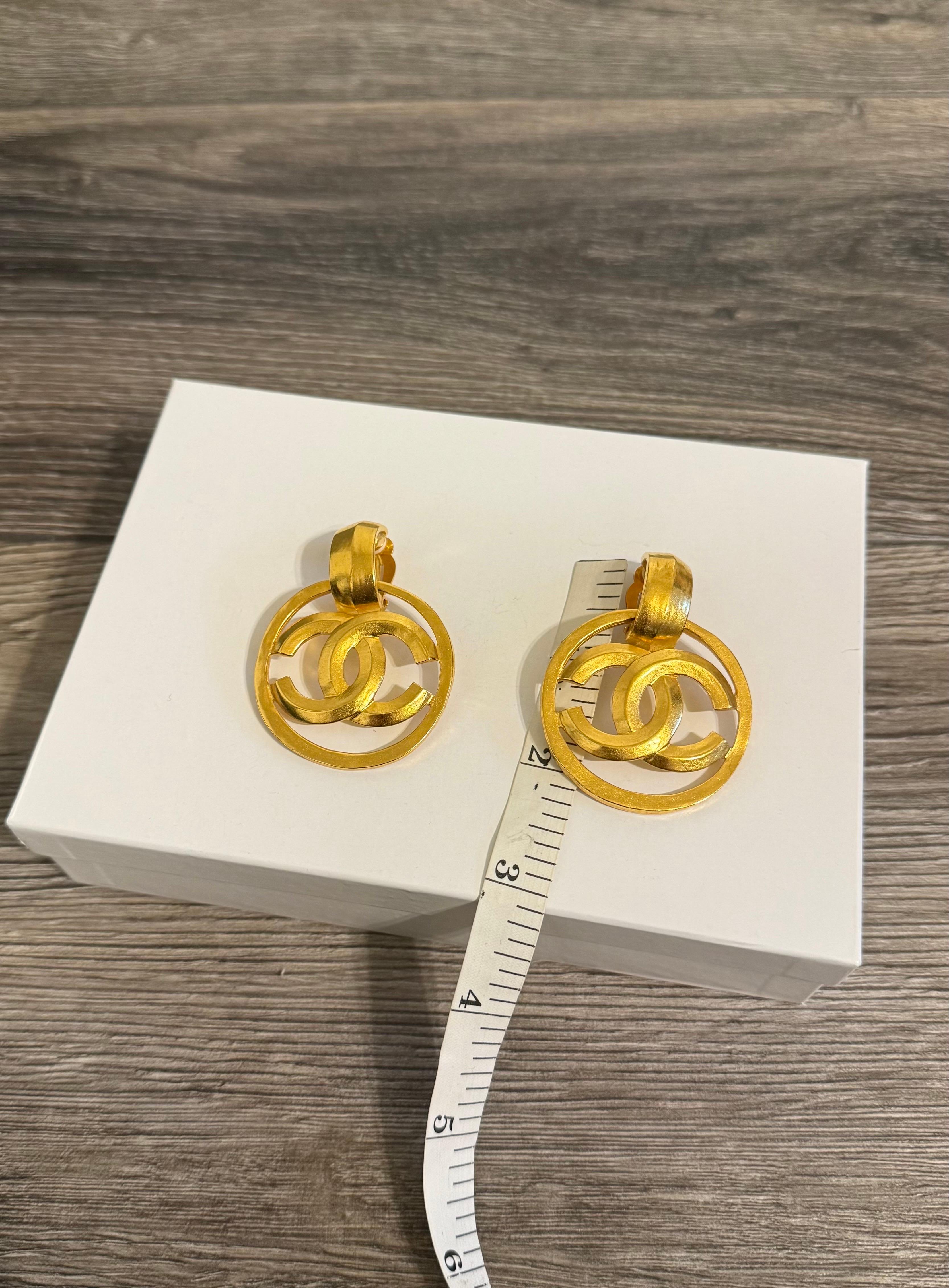 Chanel Vintage XL Gold CC Logo Dangle Clip On Earrings For Sale 6