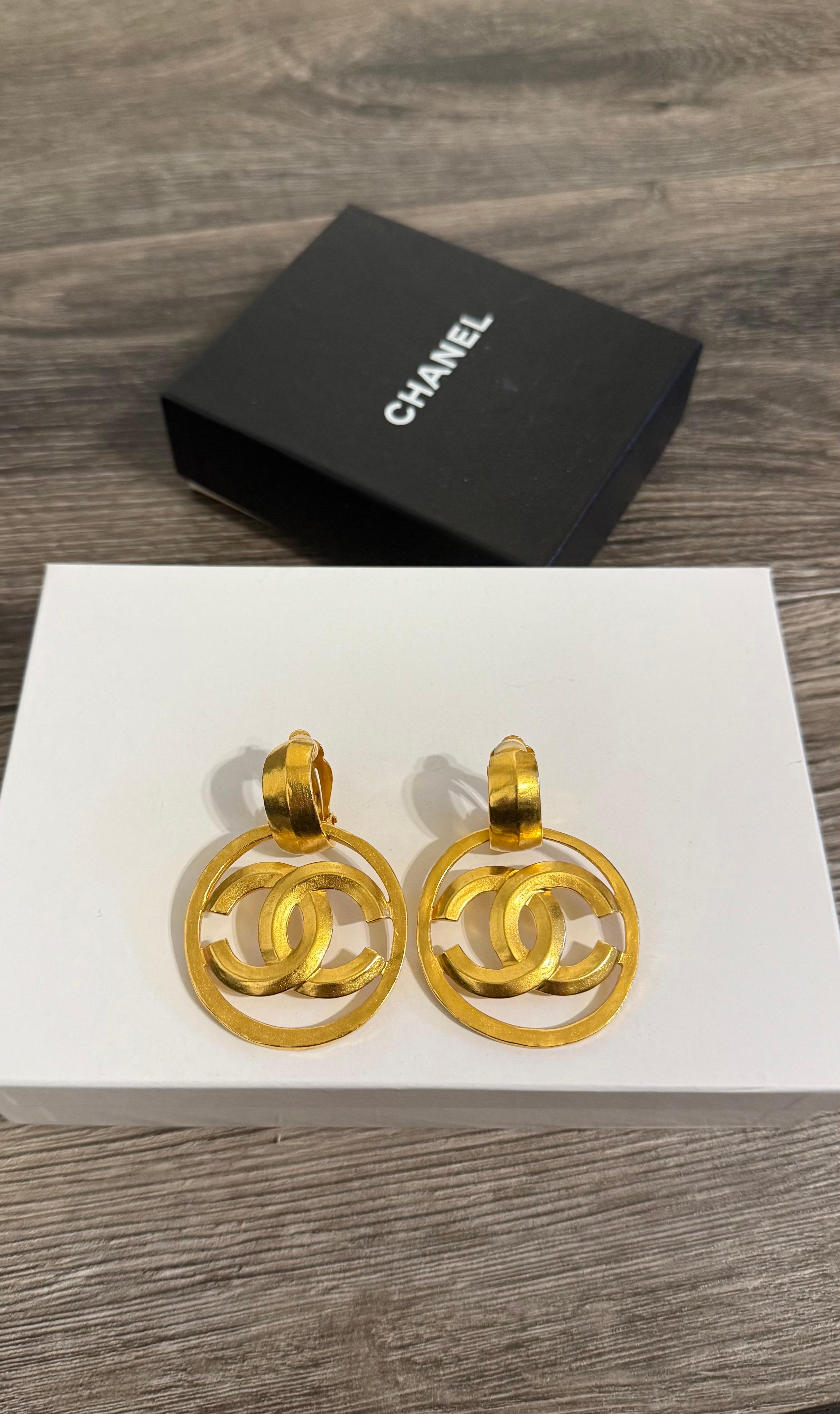 Chanel Vintage XL Gold CC Logo Dangle Clip On Earrings For Sale 7