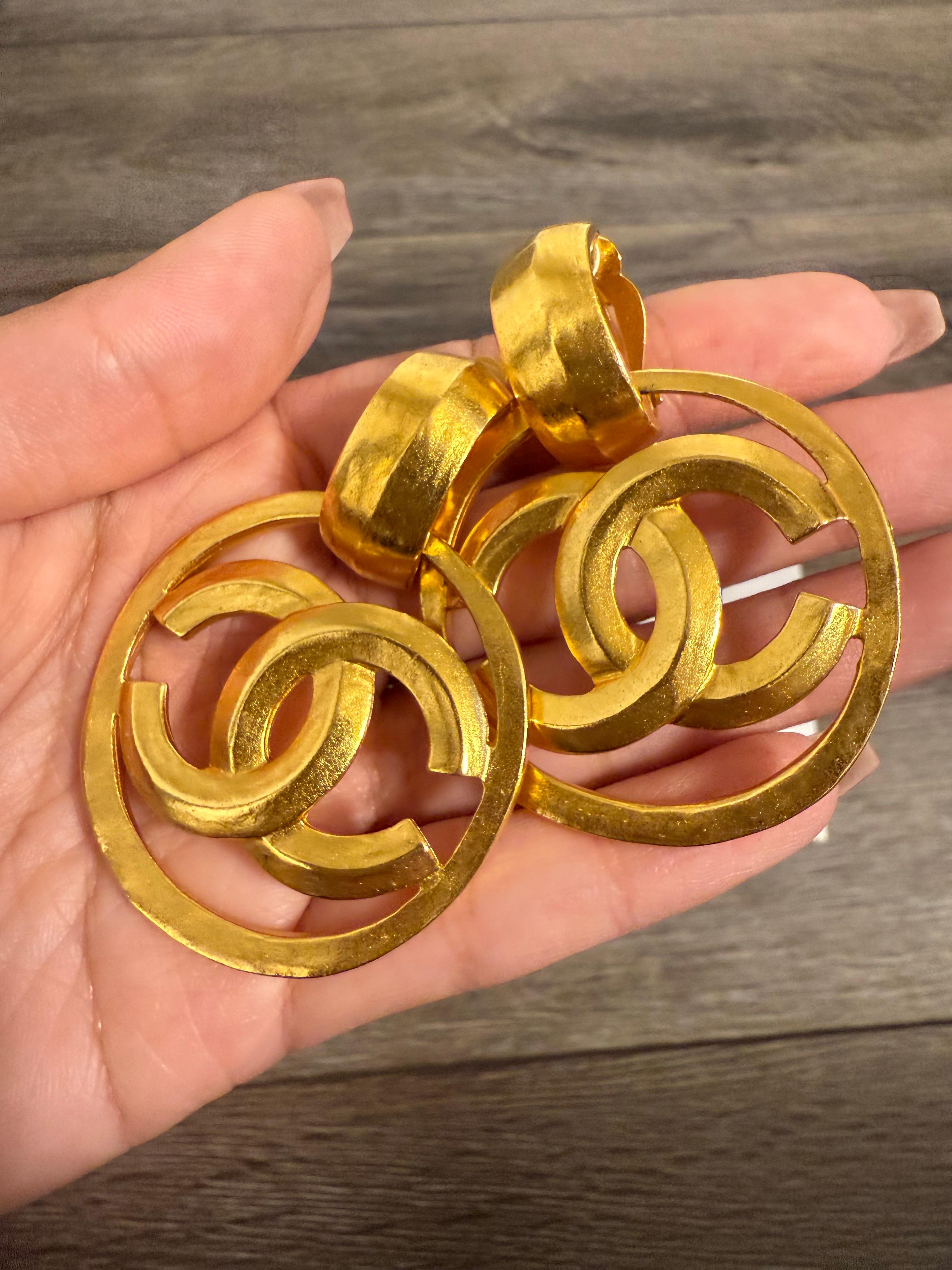 Women's or Men's Chanel Vintage XL Gold CC Logo Dangle Clip On Earrings For Sale