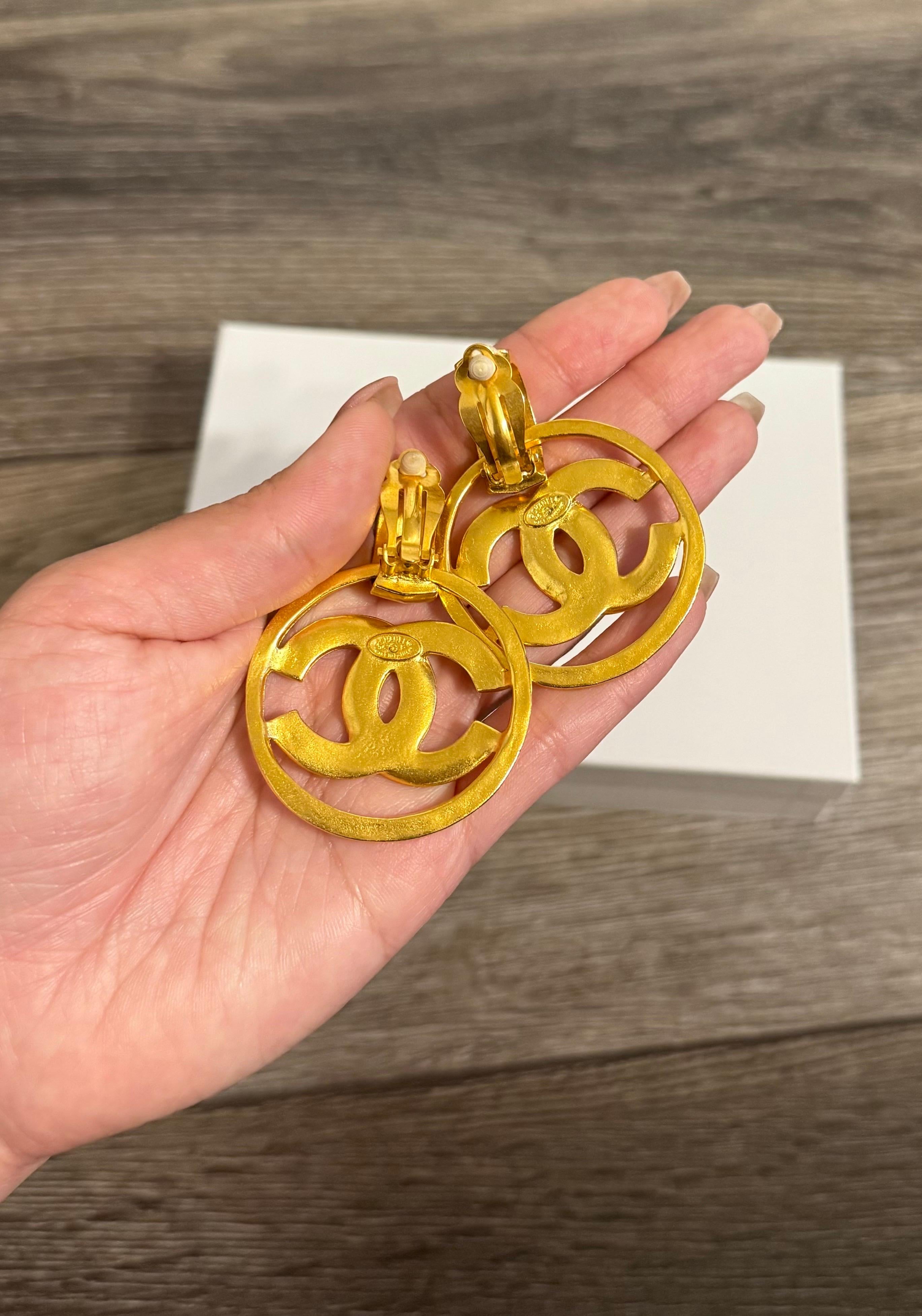 Chanel Vintage XL Gold CC Logo Dangle Clip On Earrings For Sale 4
