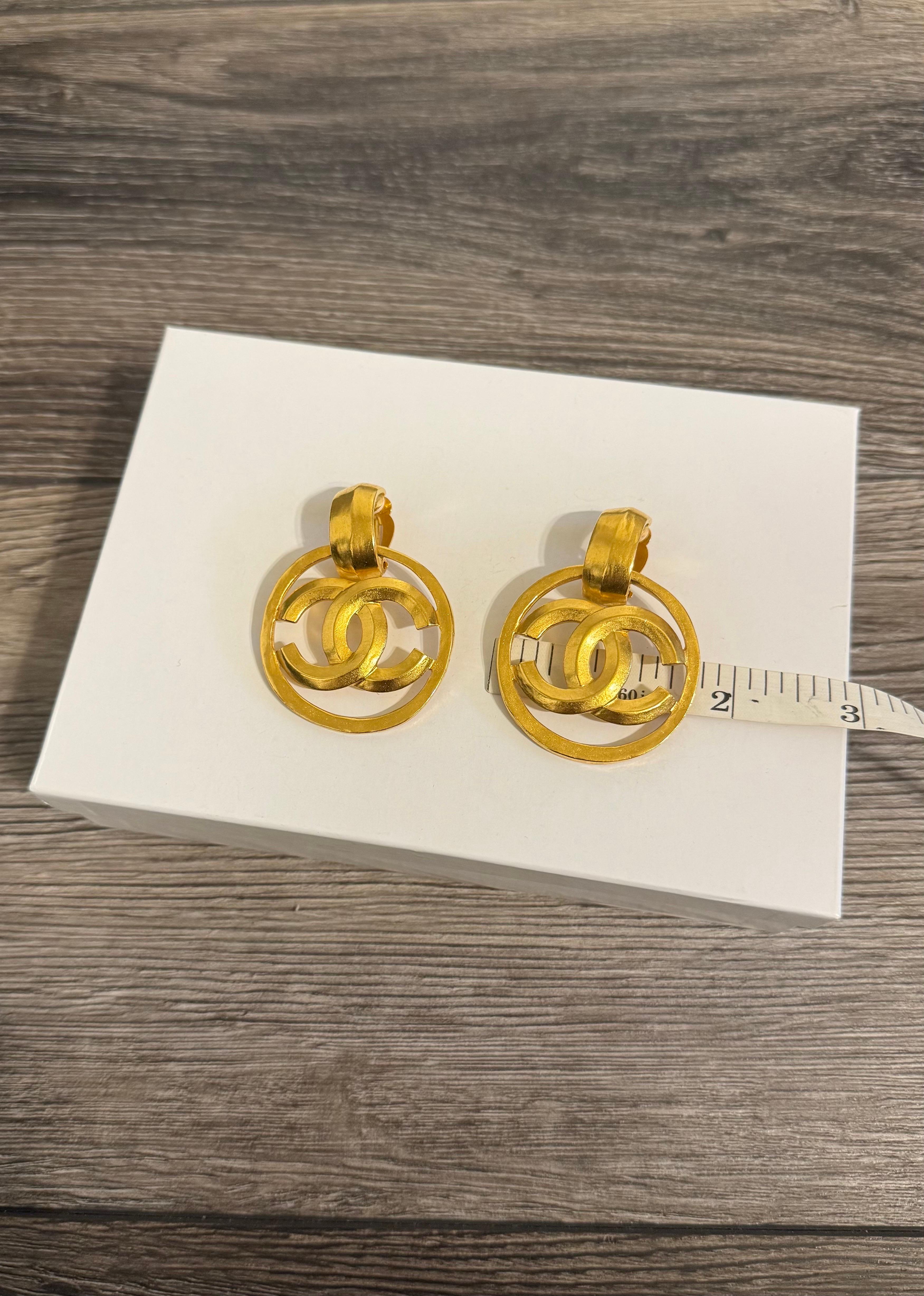 Chanel Vintage XL Gold CC Logo Dangle Clip On Earrings For Sale 5