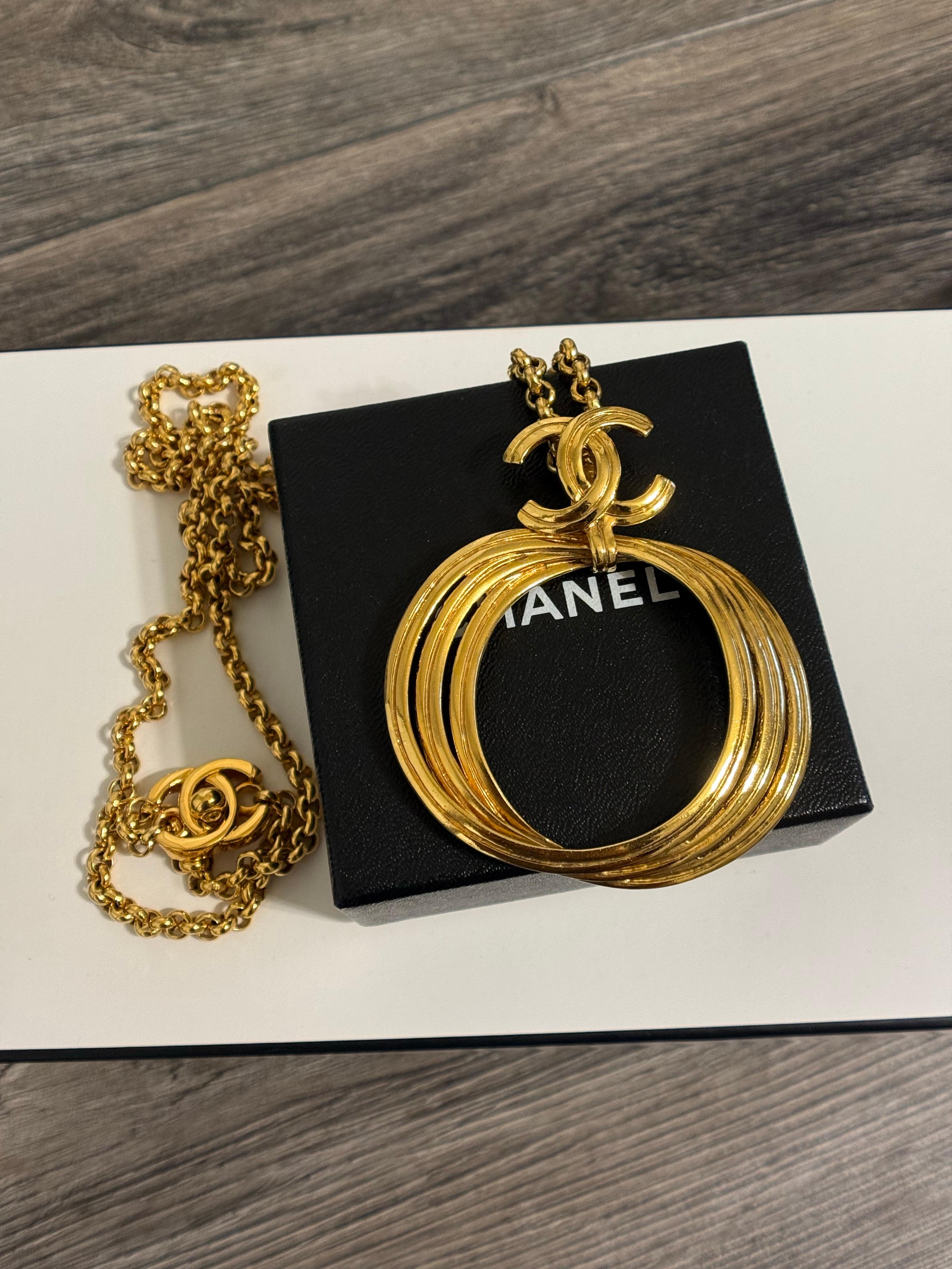 CHANEL Collar Cadena Colgante Círculo CC Oro Vintage XL en venta 6