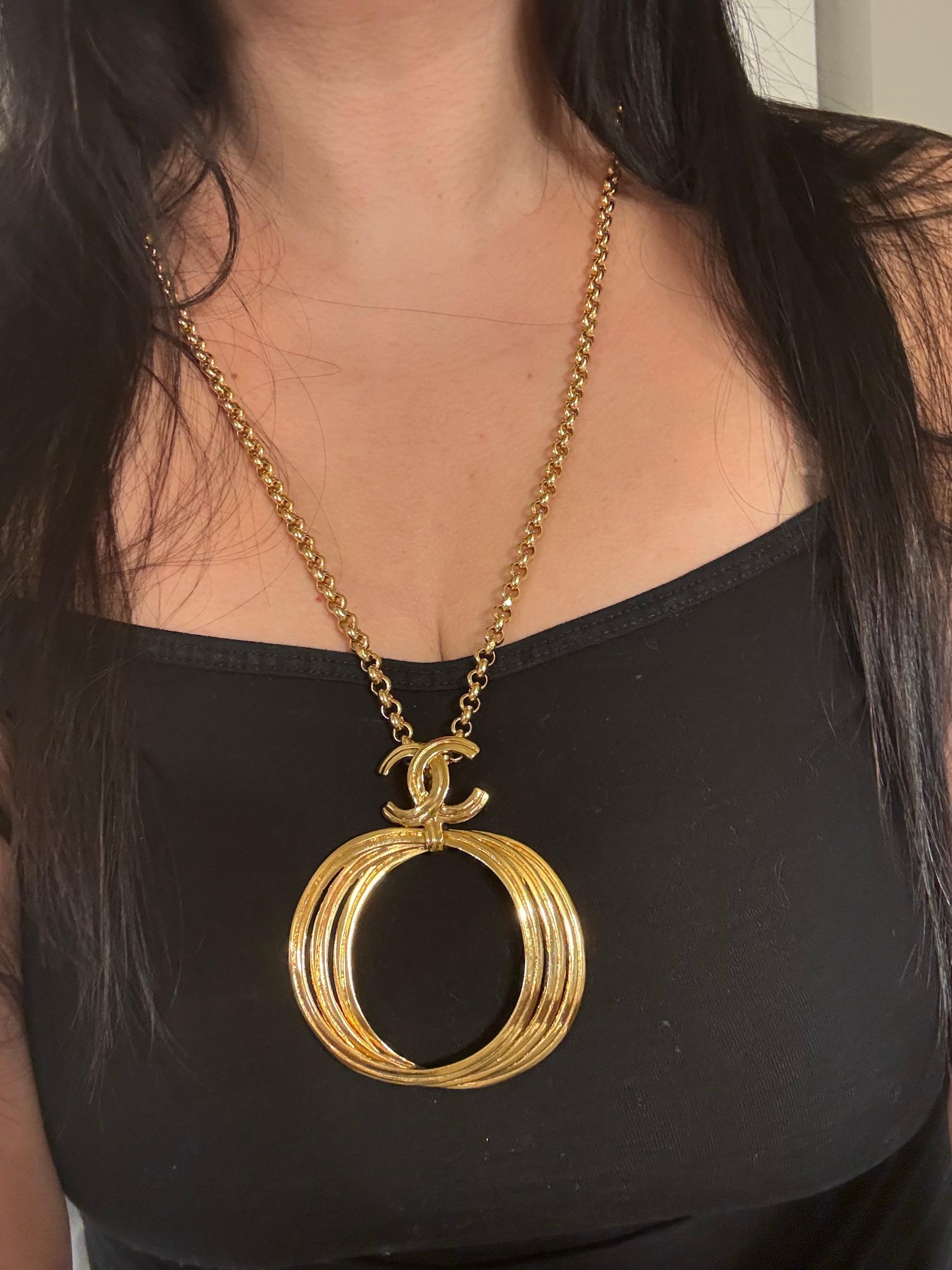 CHANEL Collar Cadena Colgante Círculo CC Oro Vintage XL en venta 7