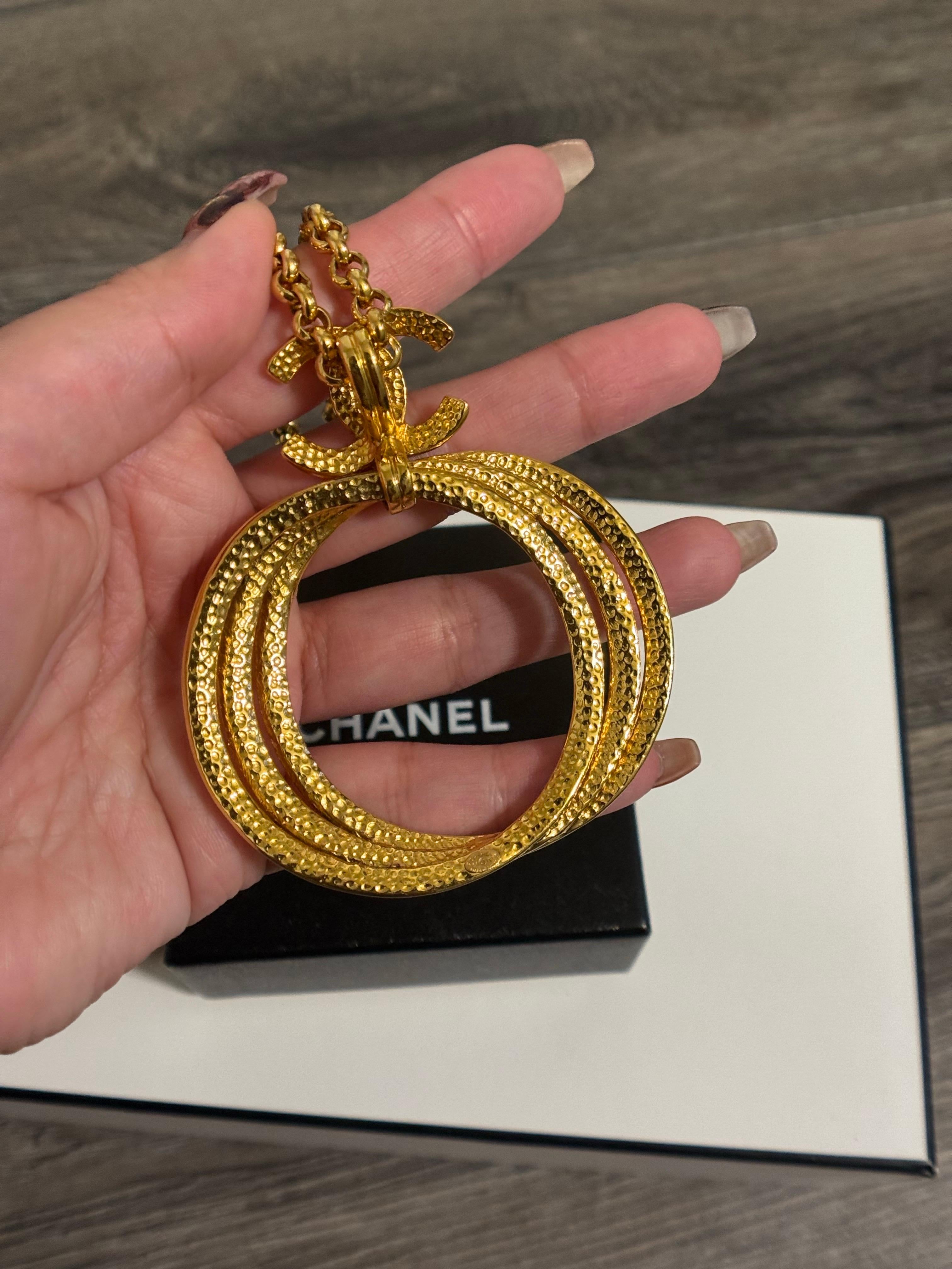 CHANEL Collar Cadena Colgante Círculo CC Oro Vintage XL en venta 8