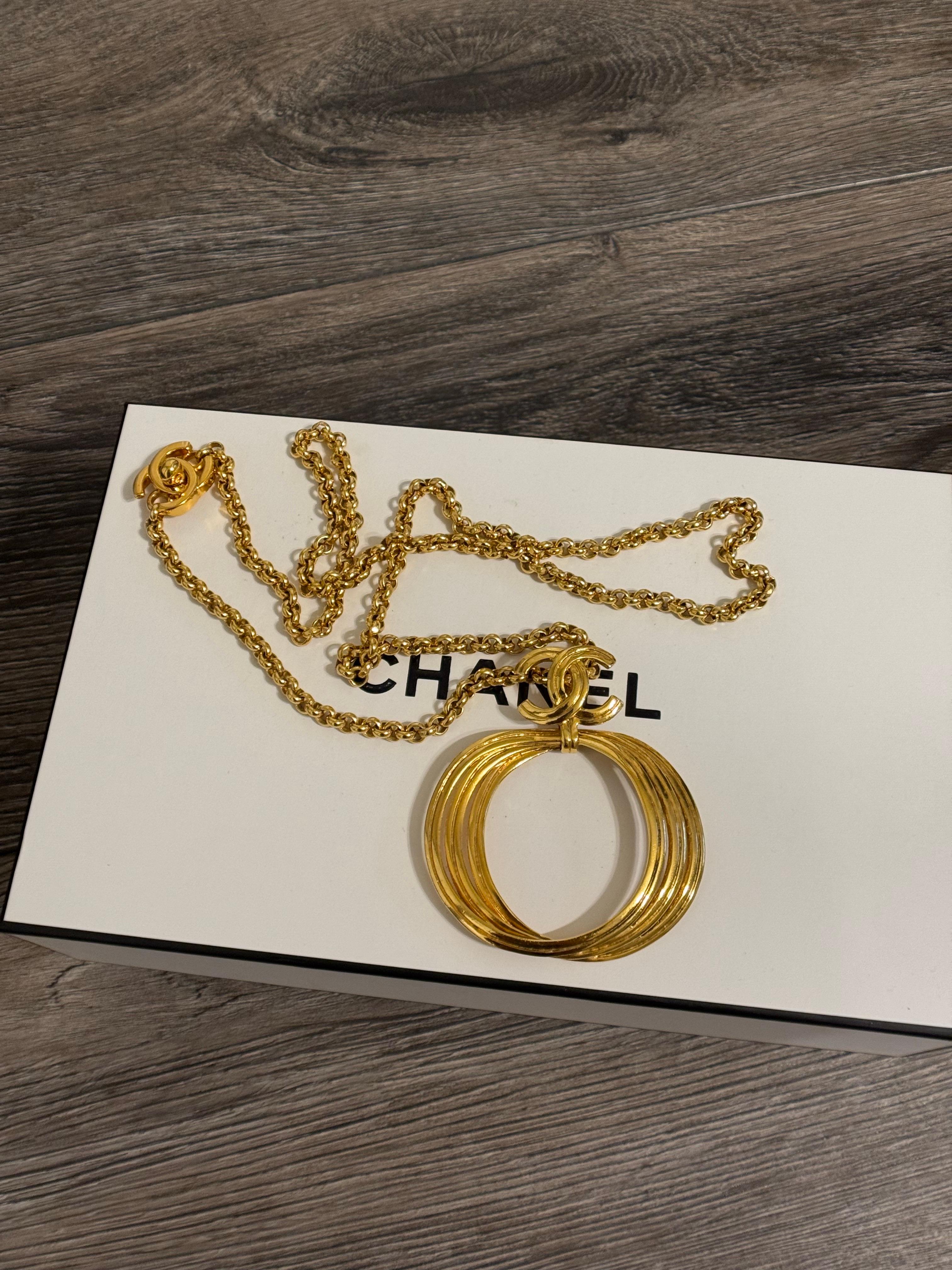 CHANEL Collar Cadena Colgante Círculo CC Oro Vintage XL en venta 9
