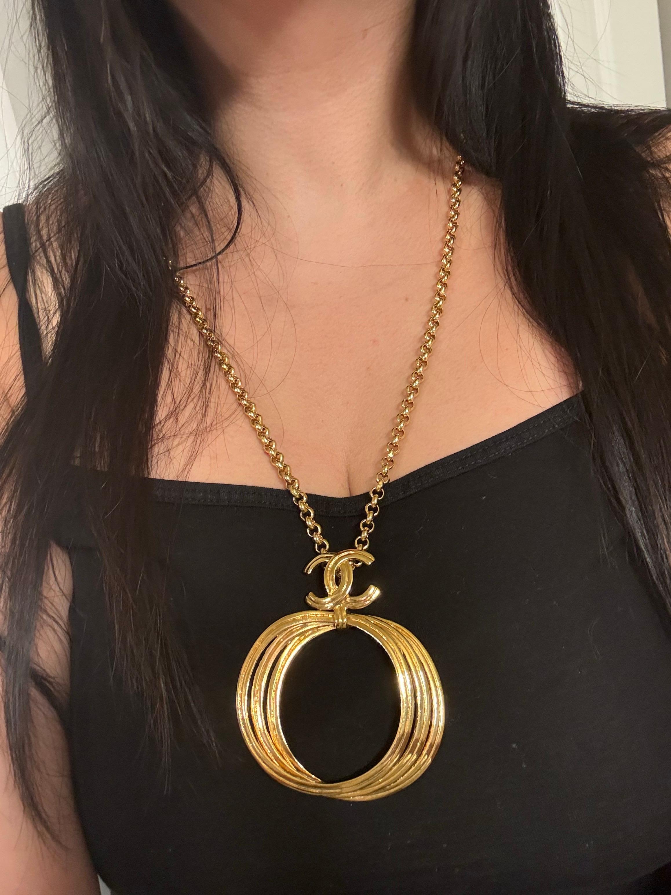 CHANEL Collar Cadena Colgante Círculo CC Oro Vintage XL en venta 10