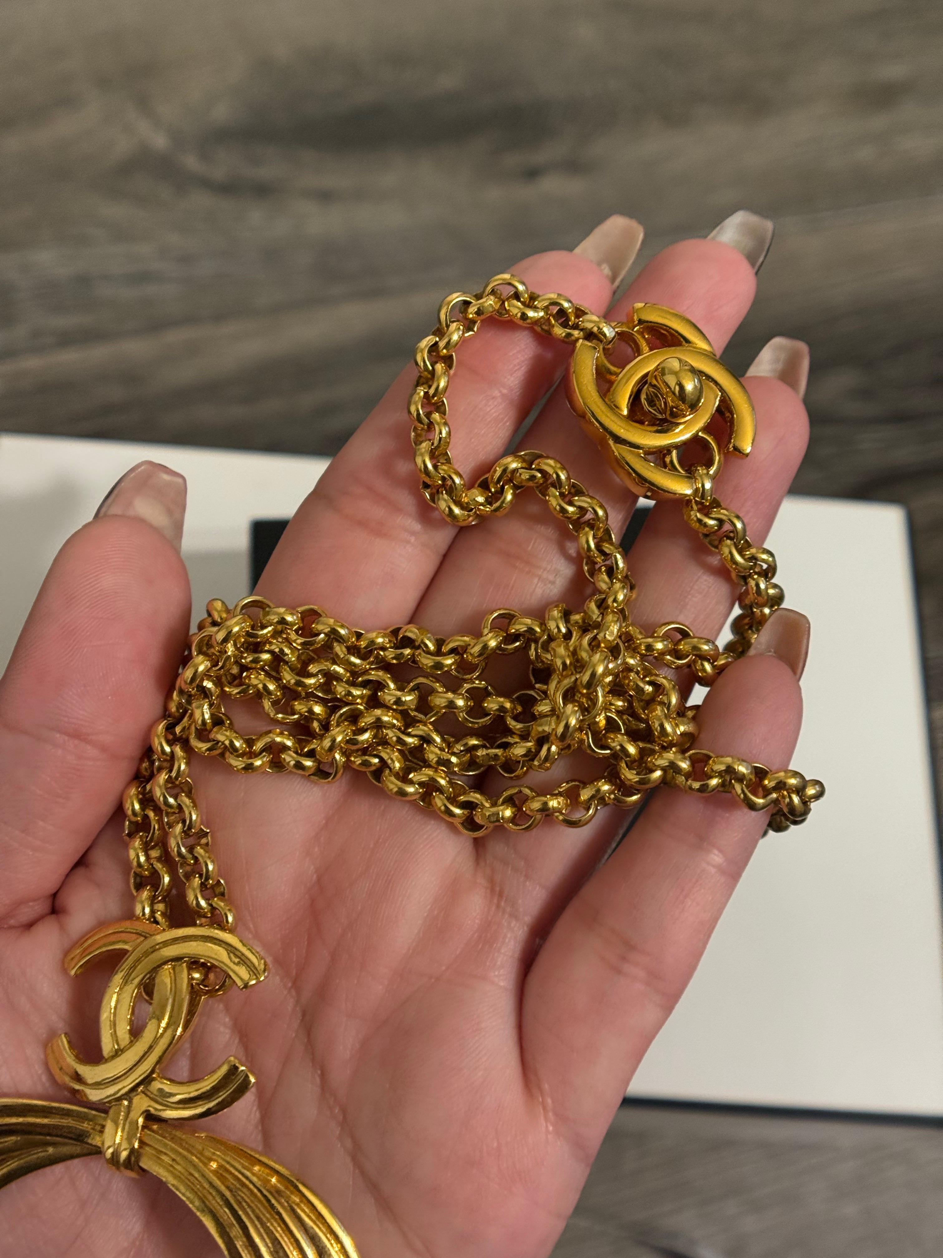 Femenino o masculino CHANEL Collar Cadena Colgante Círculo CC Oro Vintage XL en venta