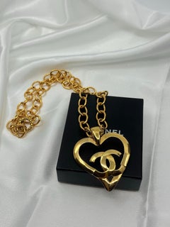 CHANEL Vintage XL Oversized Gold CC Heart Pendant Chain Necklace