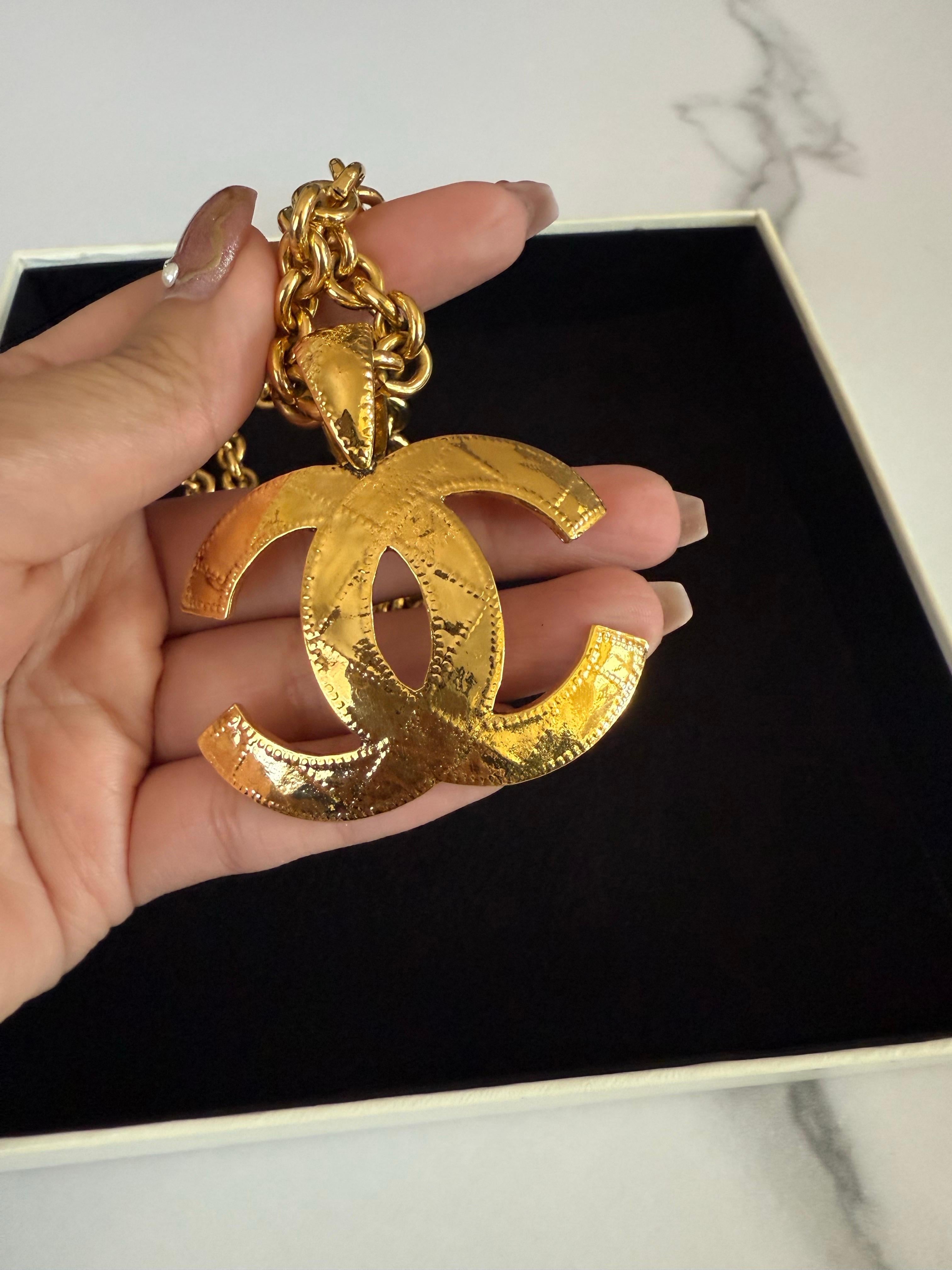 CHANEL Vintage XL Quilted Gold CC Statement Pendant Necklace In Good Condition For Sale In Bellevue, WA