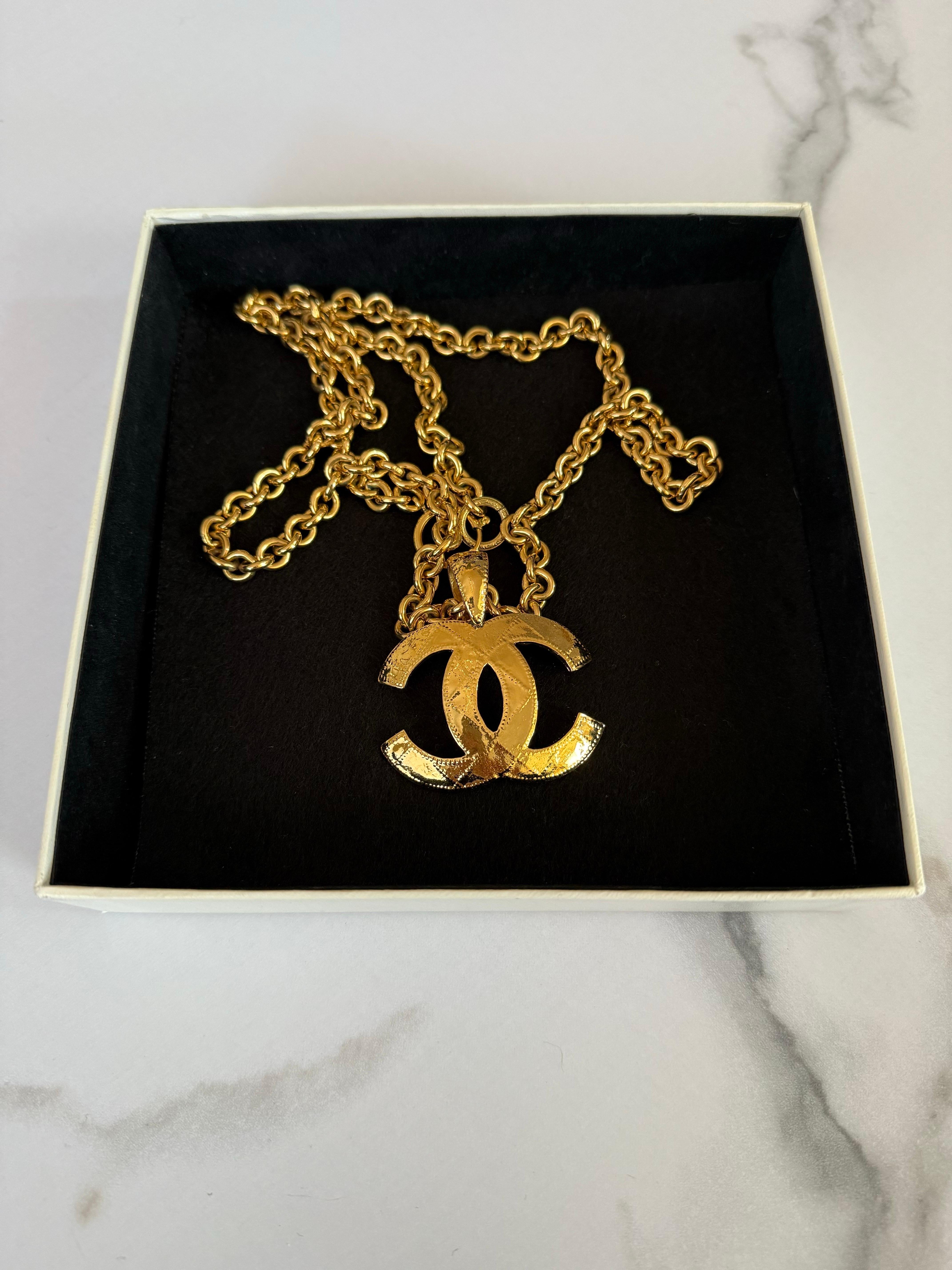 CHANEL Vintage XL Quilted Gold CC Statement Pendant Necklace For Sale 1