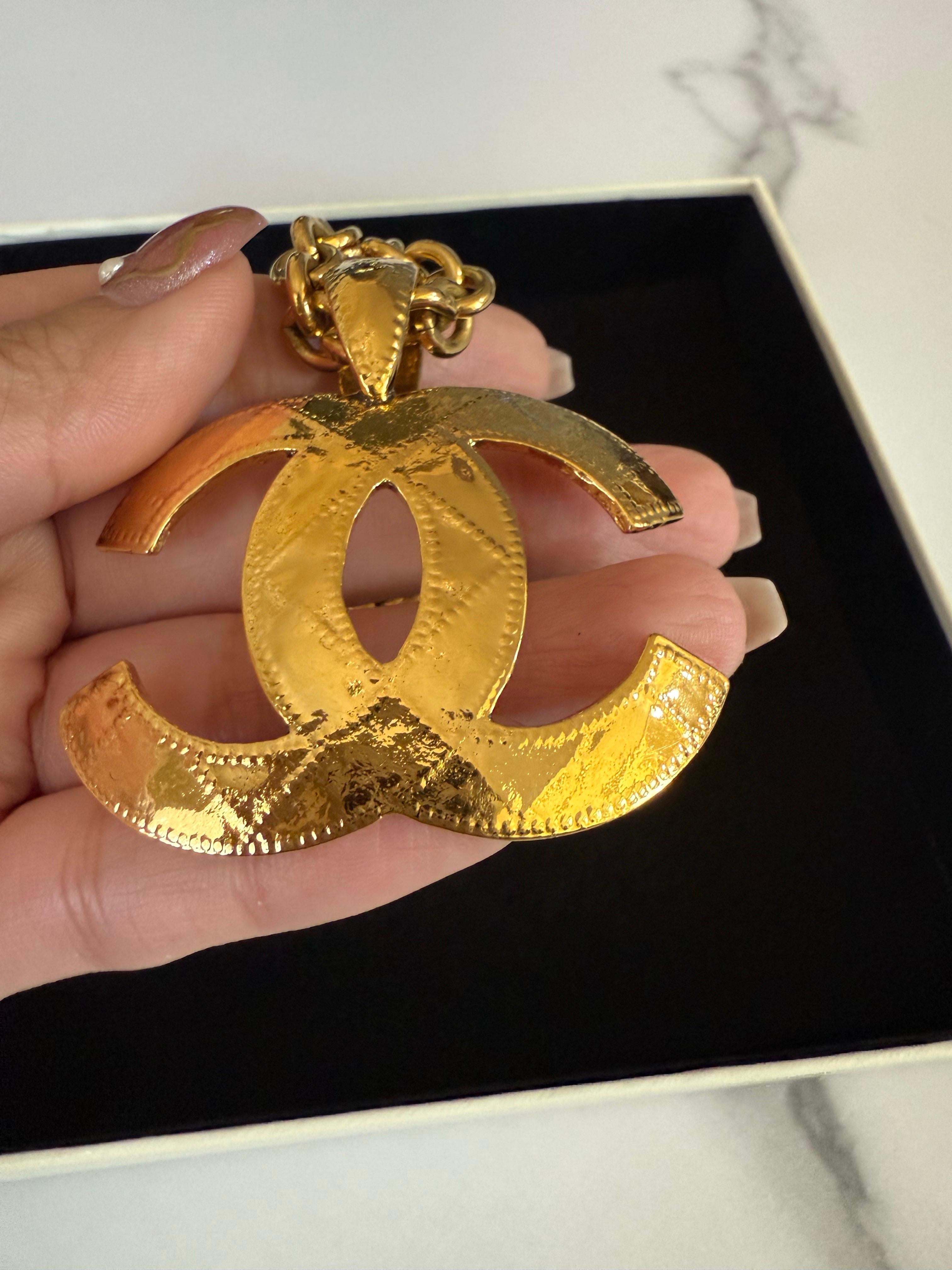 CHANEL Vintage XL Quilted Gold CC Statement Pendant Necklace For Sale 2