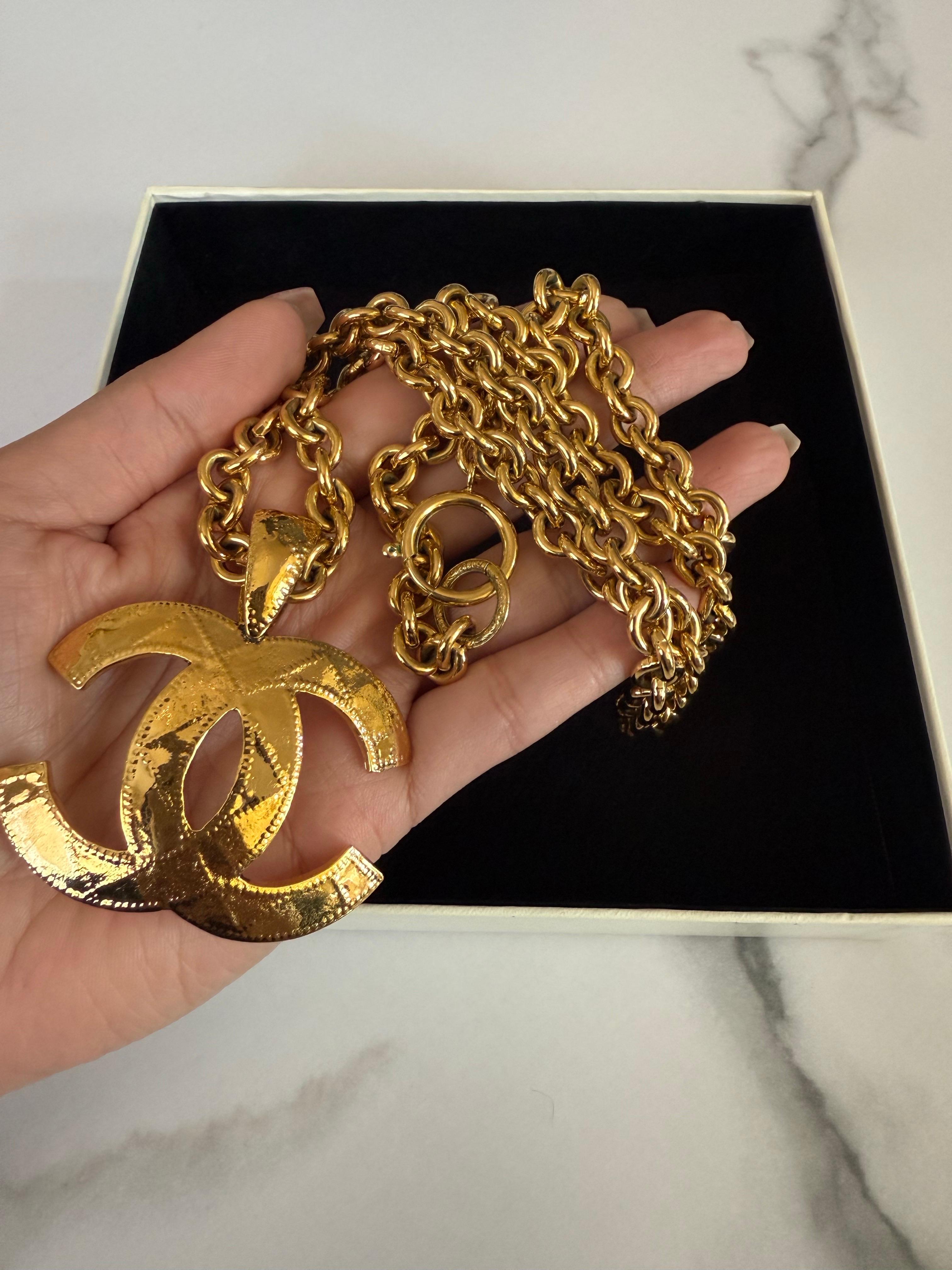 CHANEL Vintage XL Quilted Gold CC Statement Pendant Necklace For Sale 4