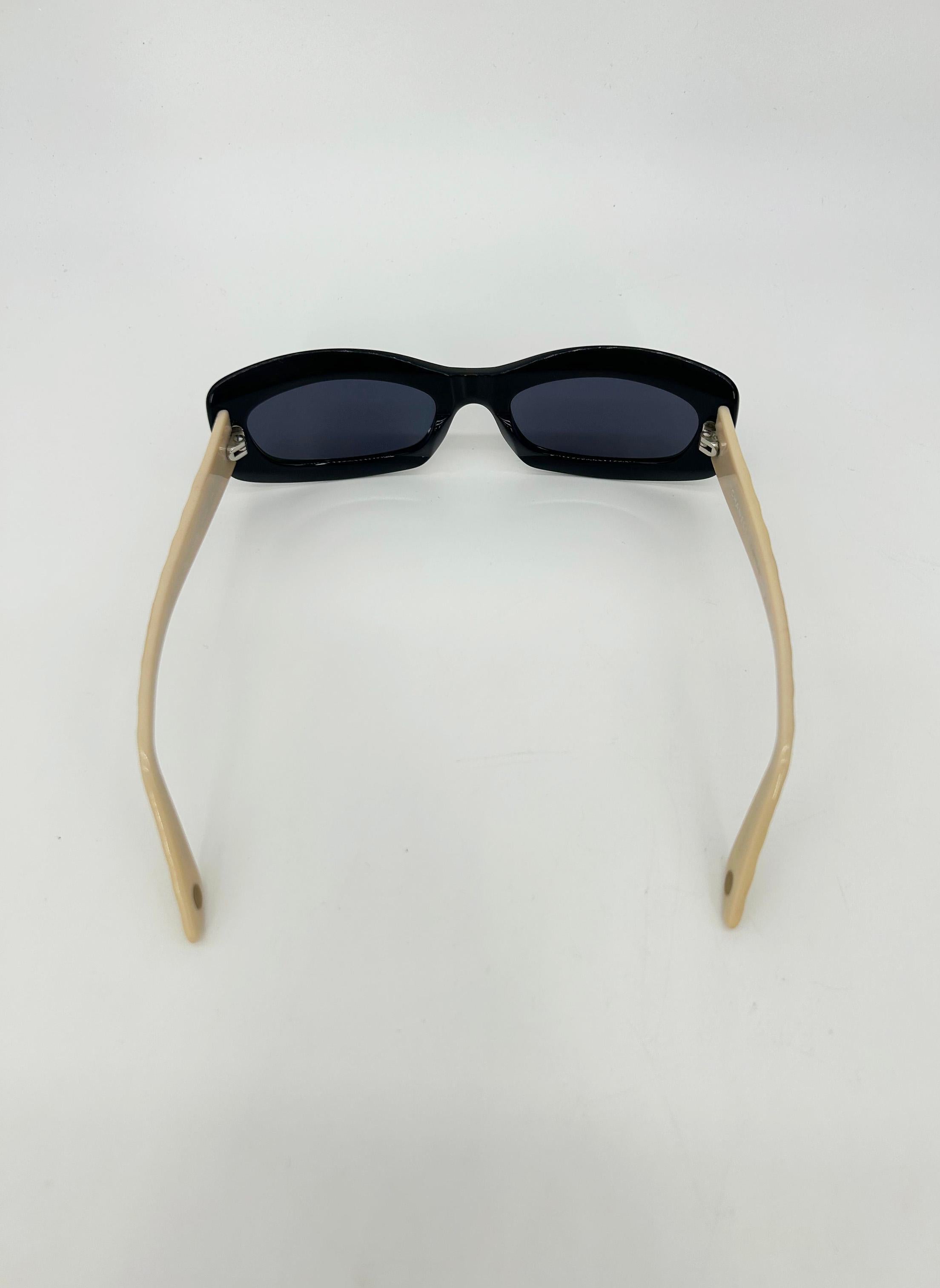 Chanel Vintage Y2K Schwarz und Creme Oval Lens Sonnenbrille im Angebot 1