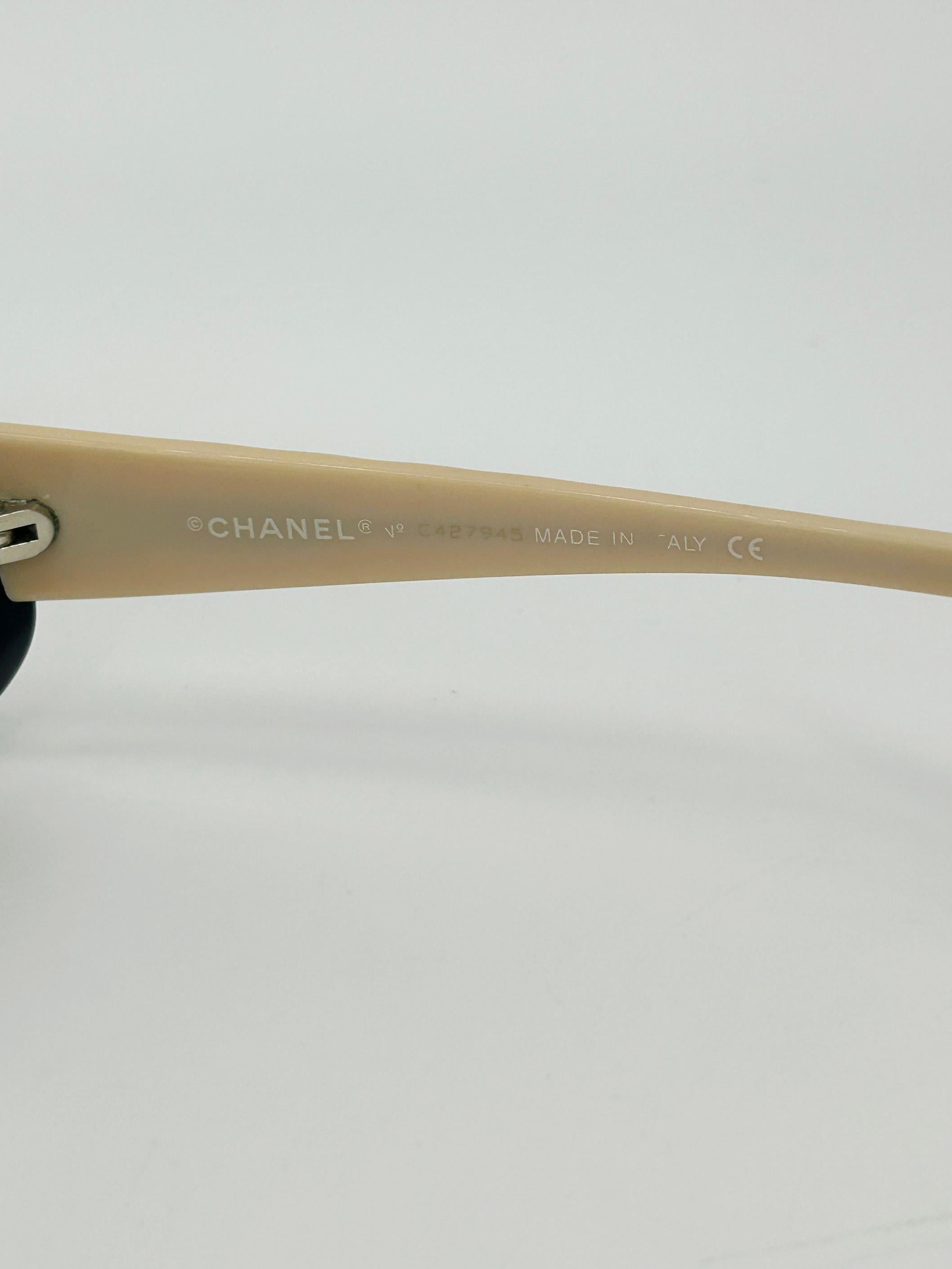 Chanel Vintage Y2K Schwarz und Creme Oval Lens Sonnenbrille im Angebot 2