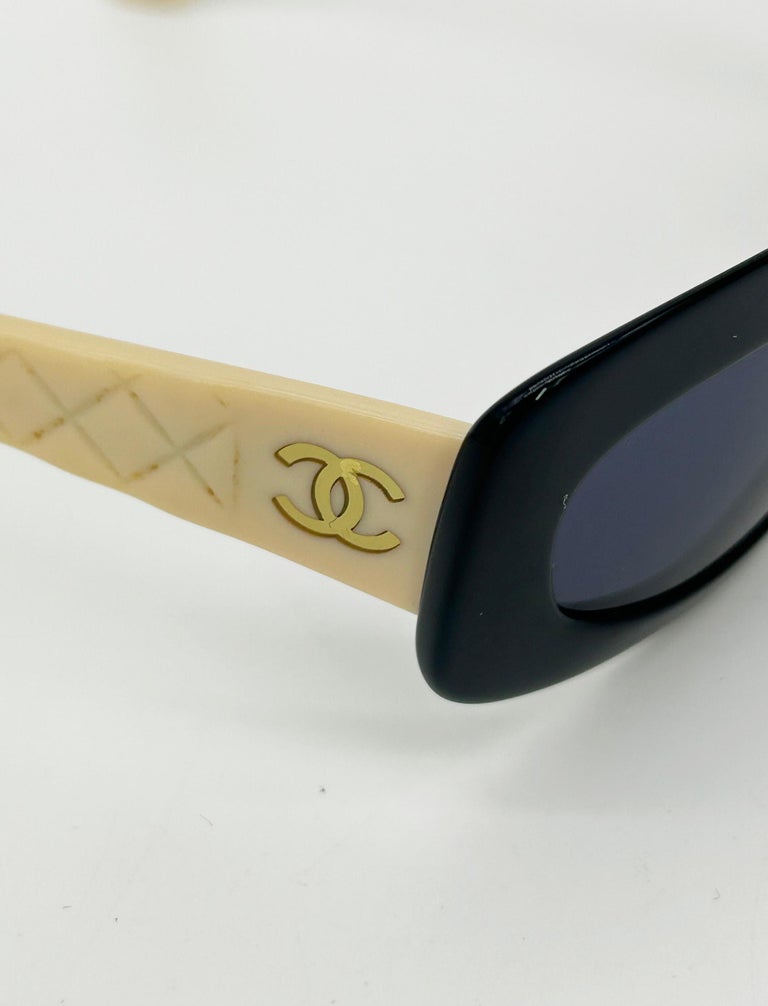 Chanel Vintage Y2K Black and Cream Oval Lens Sunglasses For  display picture 2
