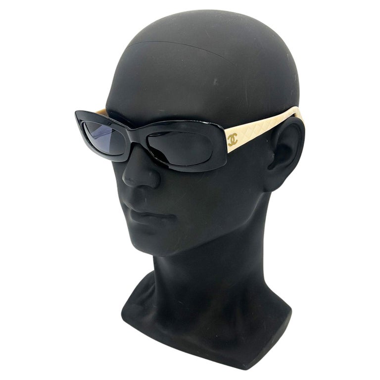 Chanel Vintage Y2K Black and Cream Oval Lens Sunglasses For  display picture 1