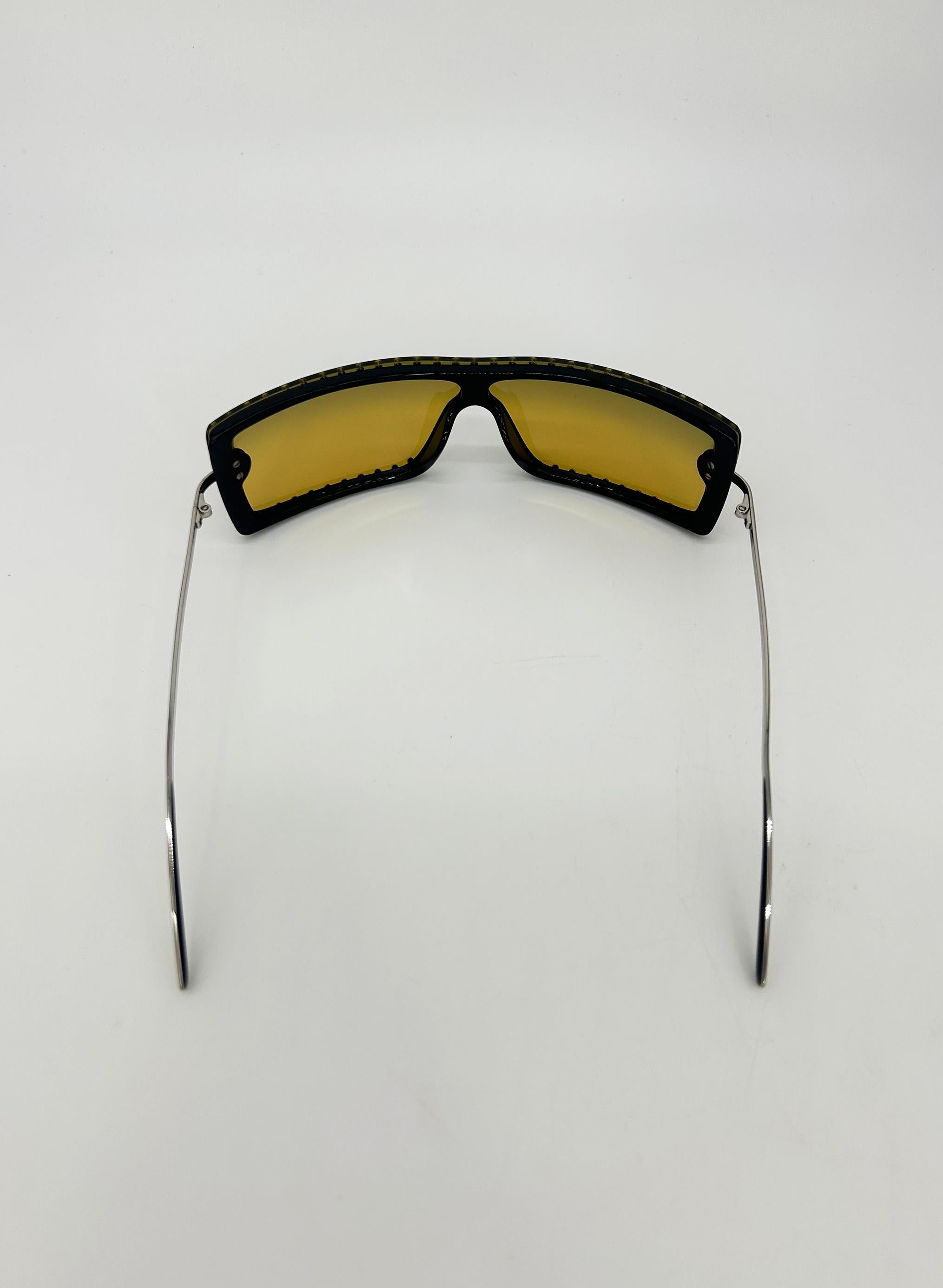 Chanel Vintage By Brown CC Logo Crystal Frame Shield Lunettes de soleil c2000s en vente 4