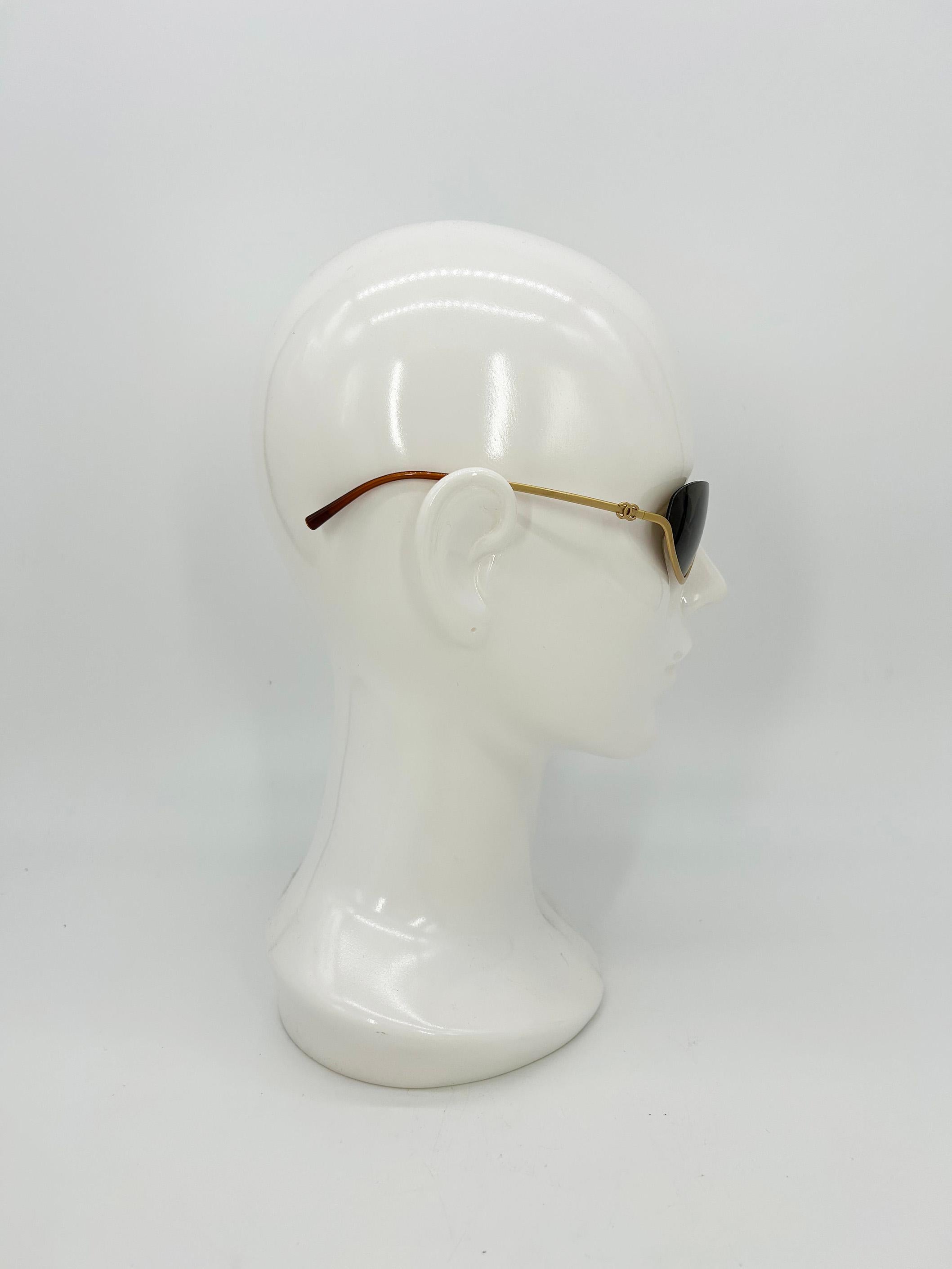 Chanel Vintage Y2K Half Frame Matte Gold Brown Lens Sonnenbrillen c2000s (Grau) im Angebot