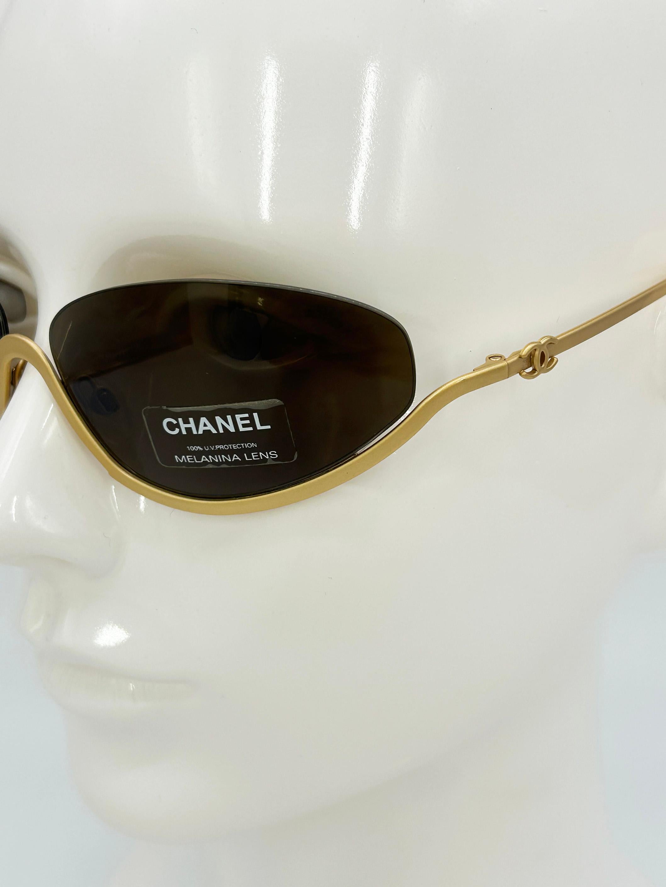Chanel Vintage Y2K Half Frame Matte Gold Brown Lens Sonnenbrillen c2000s im Zustand „Hervorragend“ im Angebot in Philadelphia, PA