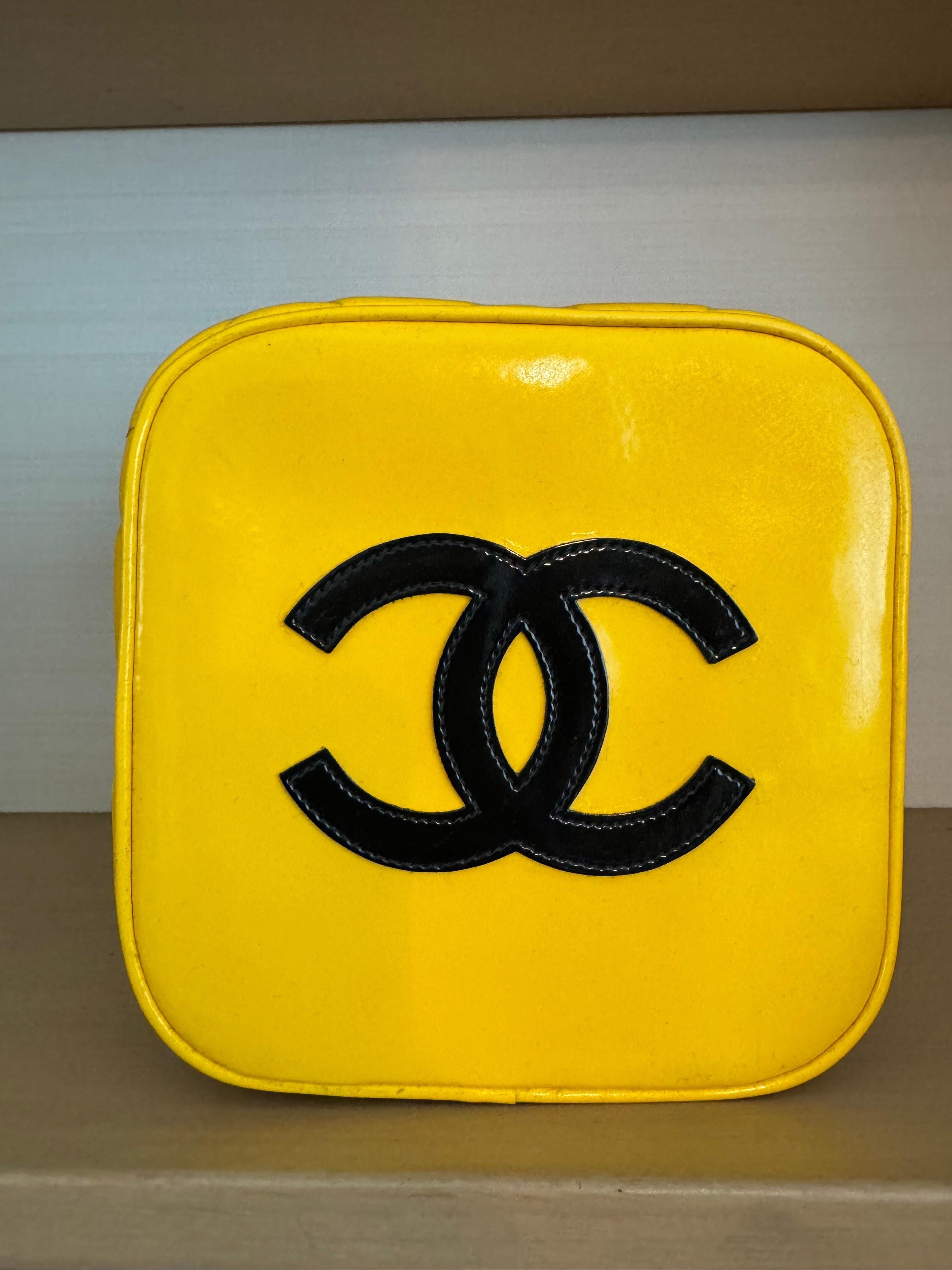 Chanel Vintage Yellow Heart Mirror Vanity Bag 7