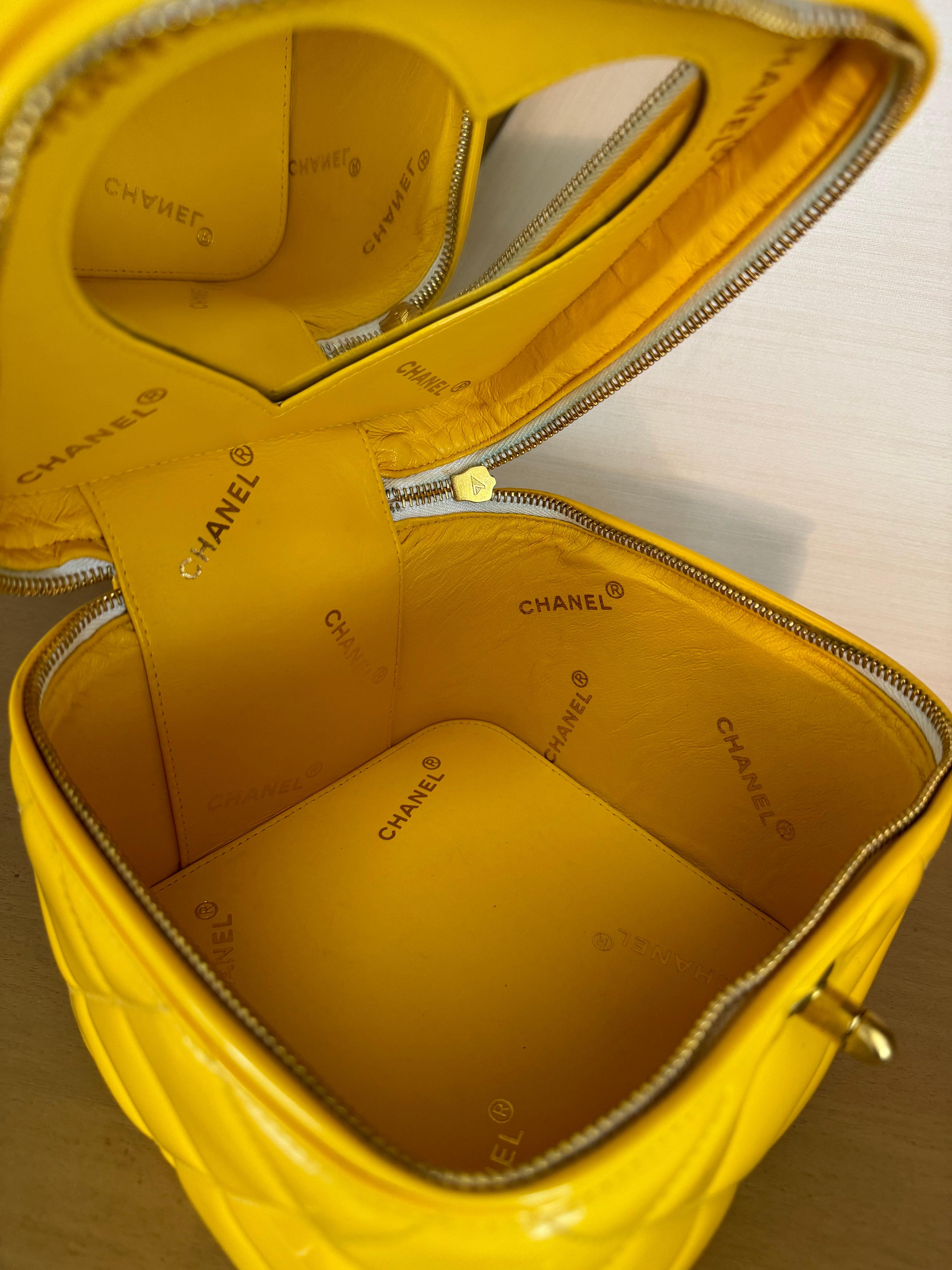 Chanel Vintage Yellow Heart Mirror Vanity Bag 8