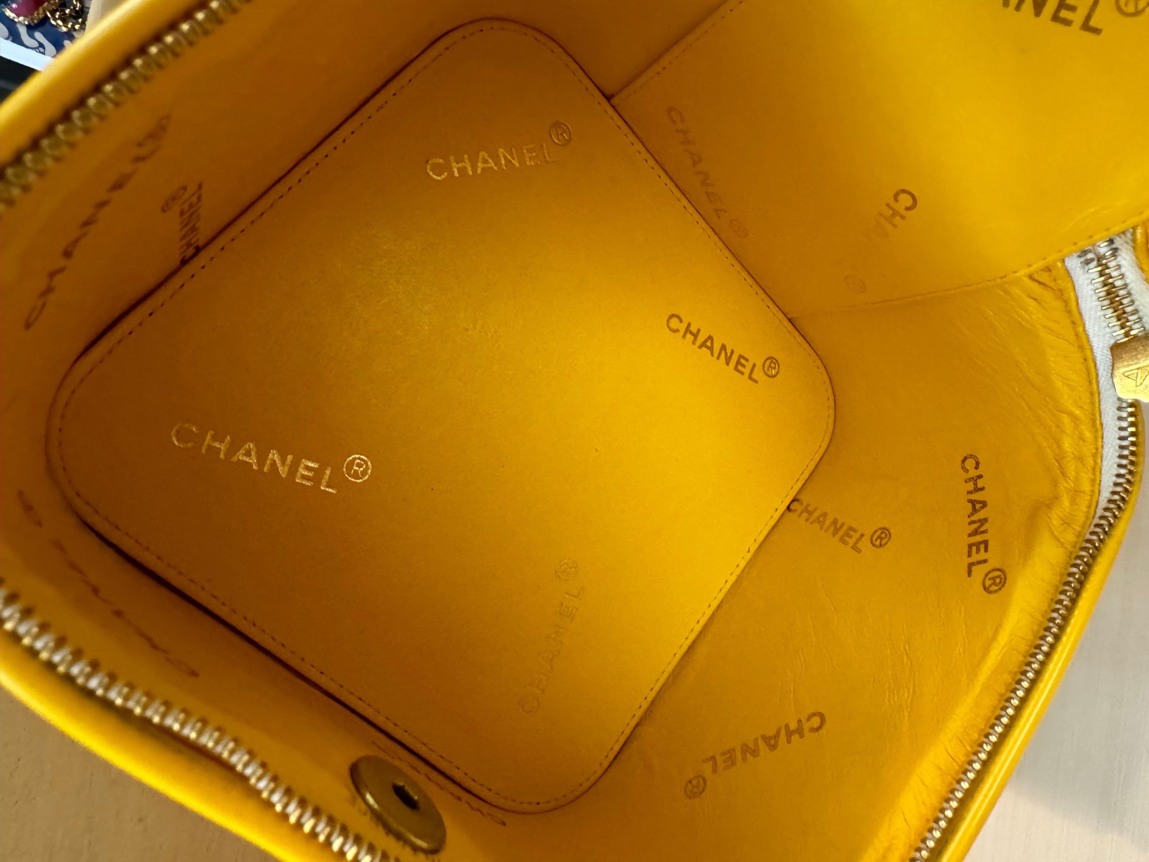 Chanel Vintage Yellow Heart Mirror Vanity Bag 9