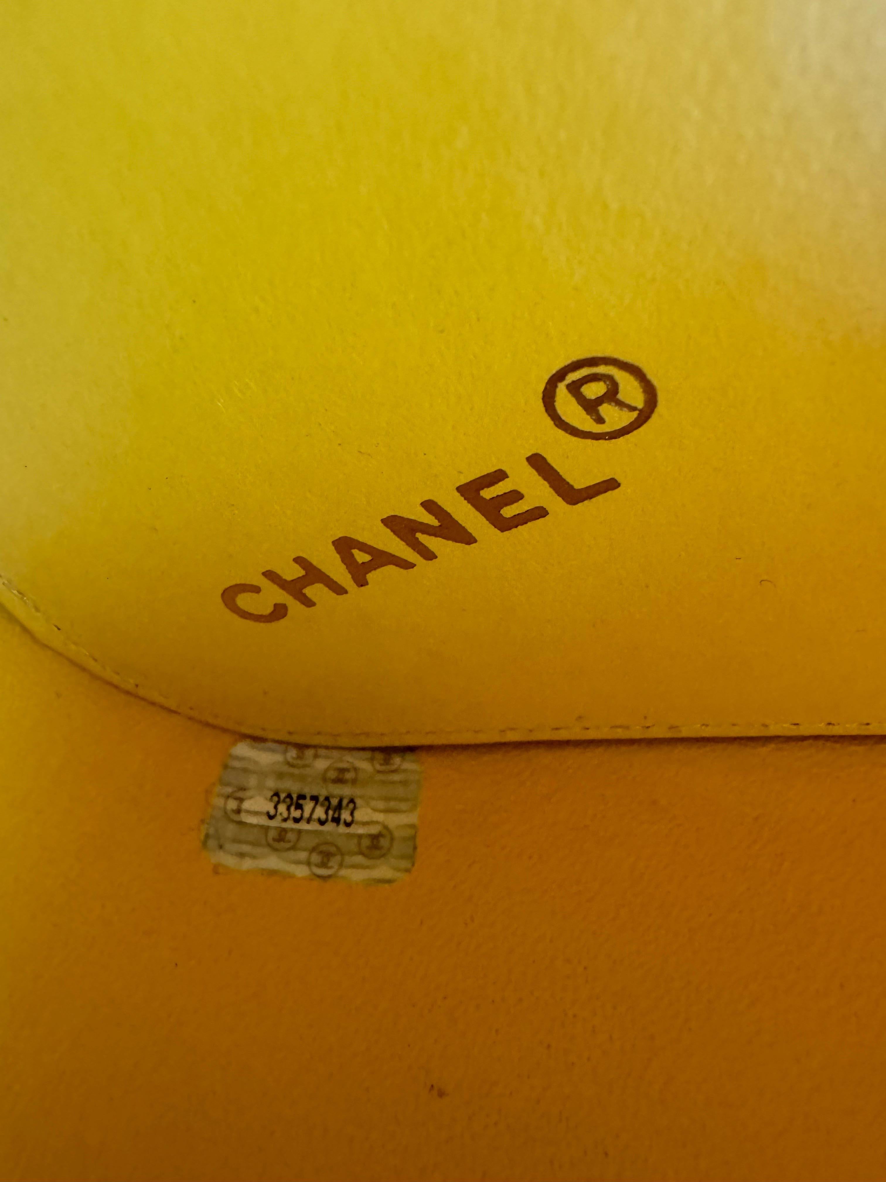 Chanel Vintage Yellow Heart Mirror Vanity Bag 10
