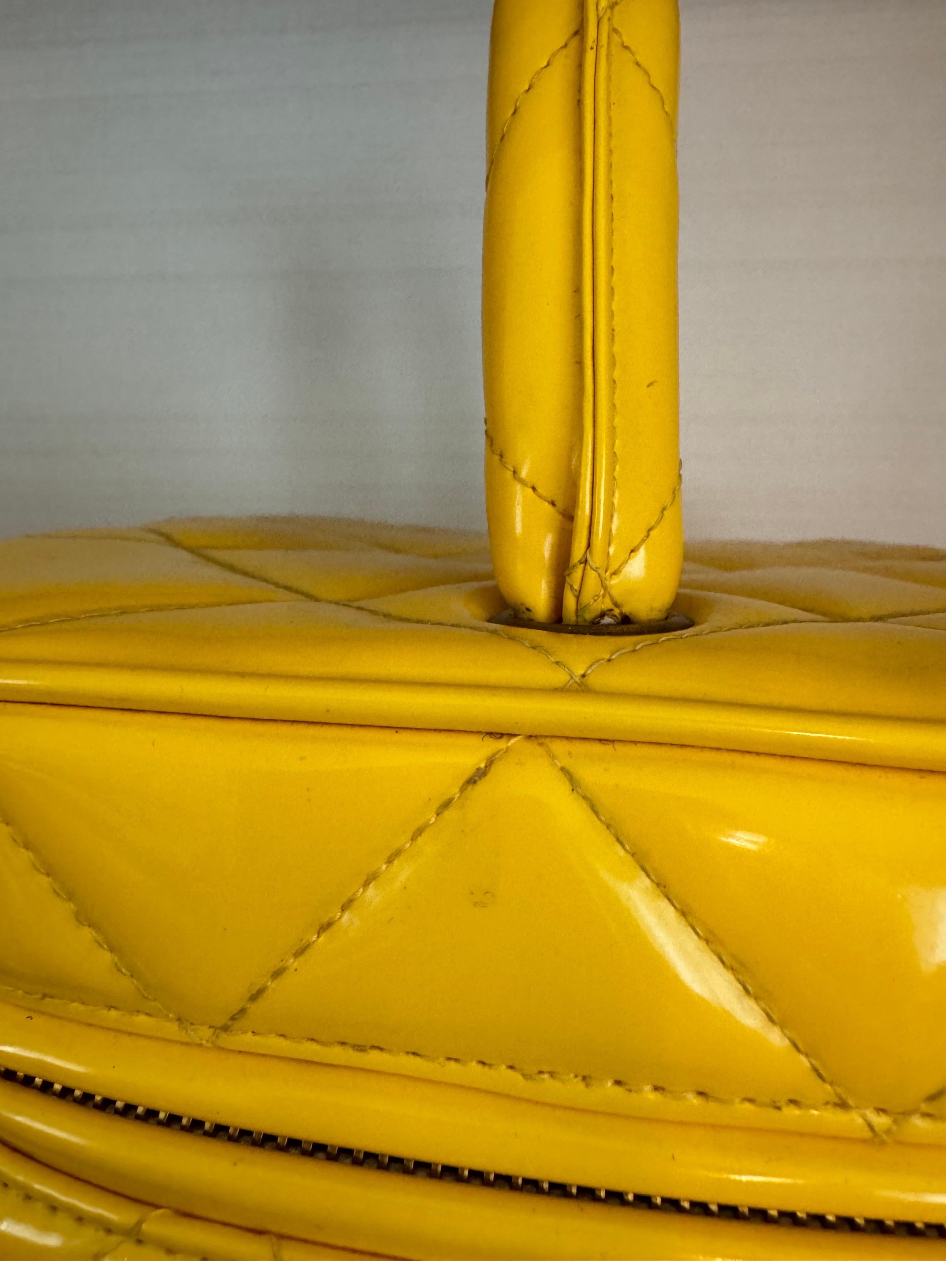 Chanel Vintage Yellow Heart Mirror Vanity Bag 3