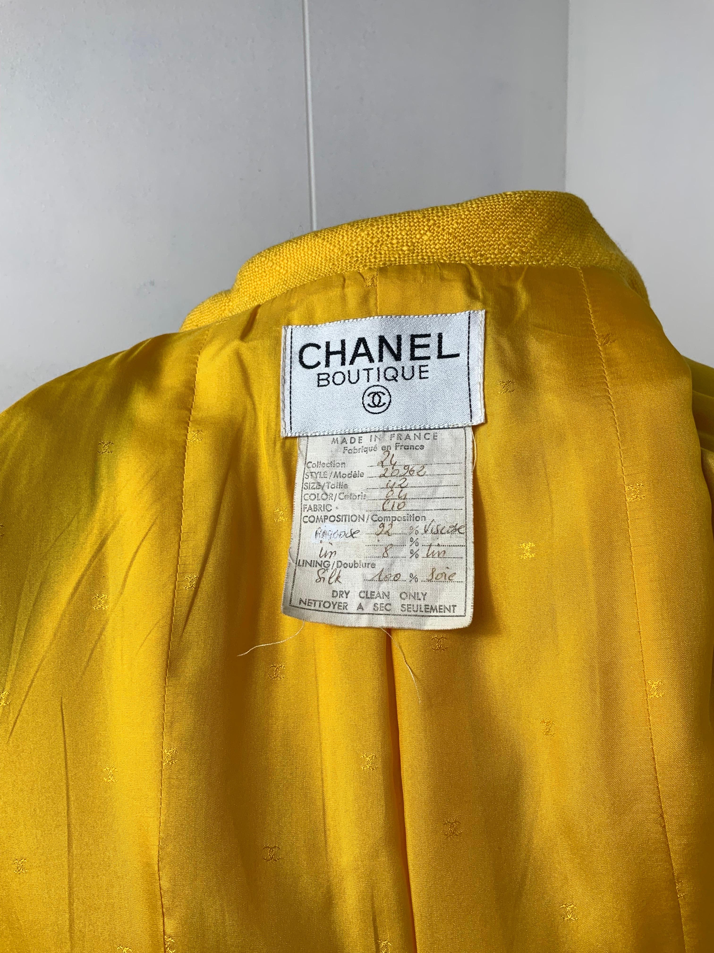 Women's Chanel vintage Yellow suit