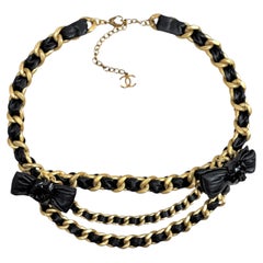 Chanel Virginie Viard Métiers d’Art Prefall 2020 chain bow belt leather