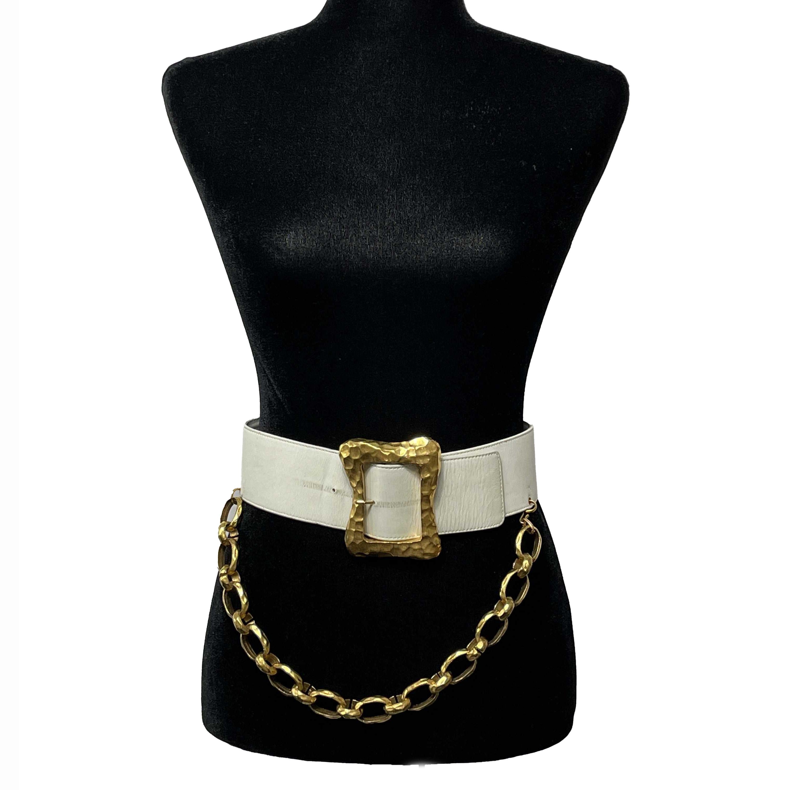 Brown CHANEL - VTG 93P Wide White Leather Large Buckle Gold Chain Waist Belt - 70 / 28
