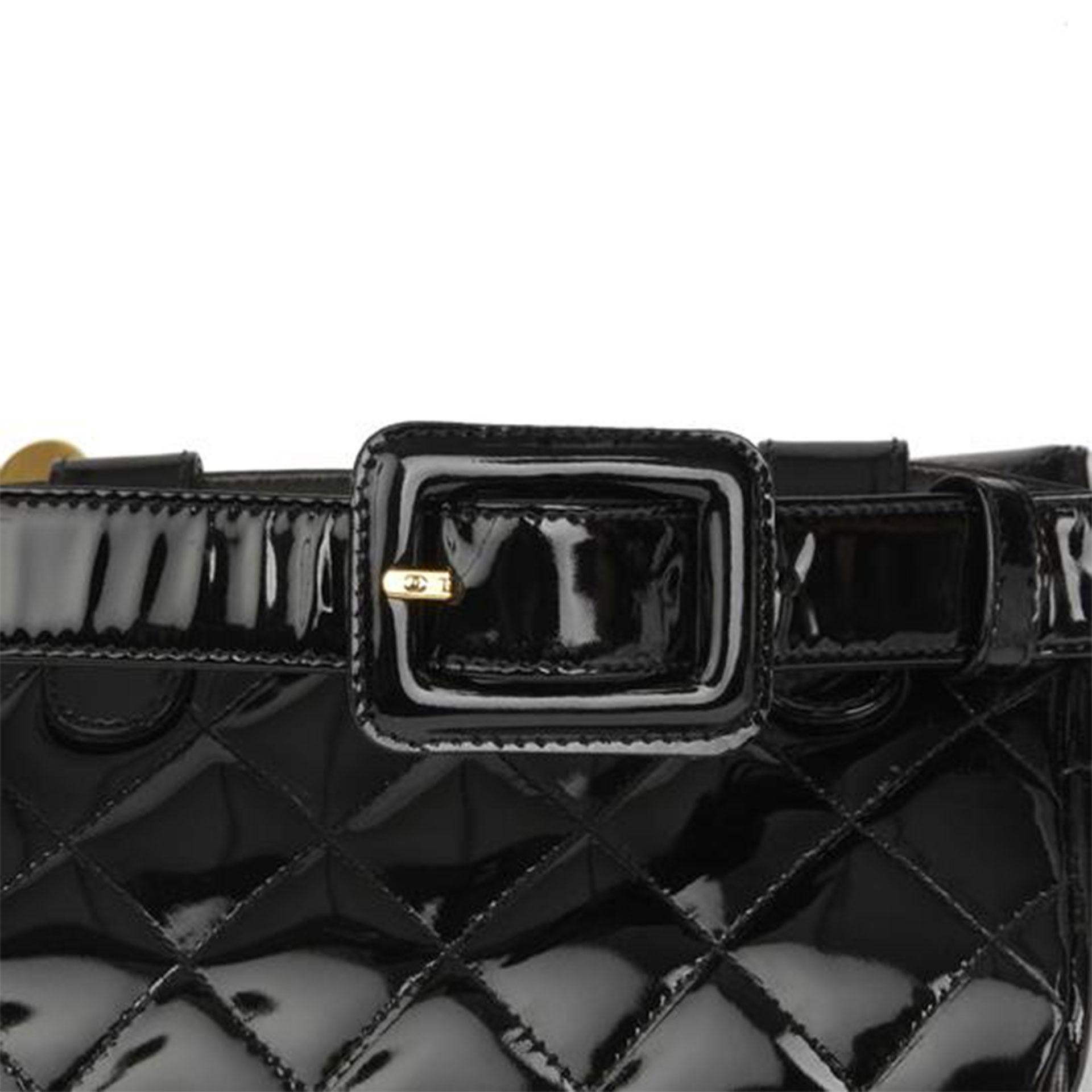 Chanel Waist Vintage Rare 1994 Belt Bum Fanny Pack Black Patent Leather Bag en vente 3
