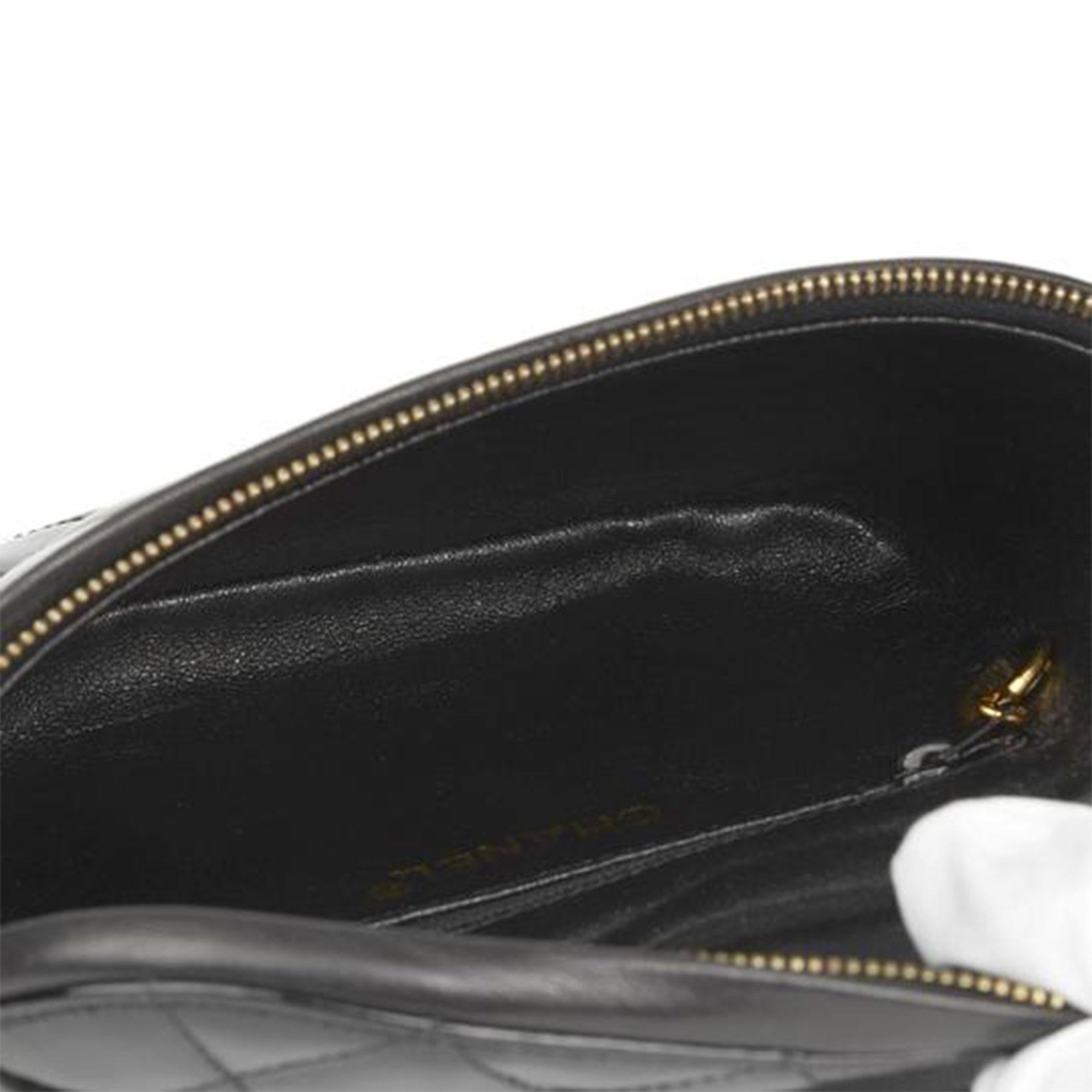 Chanel Waist Vintage Rare 1994 Belt Bum Fanny Pack Black Patent Leather Bag en vente 4