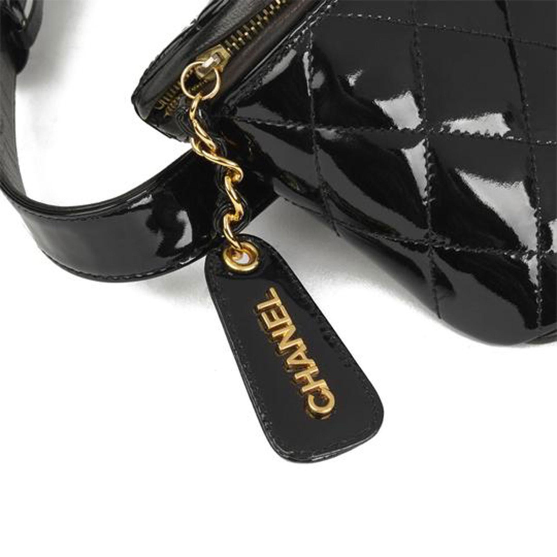 Chanel Waist Vintage Rare 1994 Belt Bum Fanny Pack Black Patent Leather Bag en vente 5