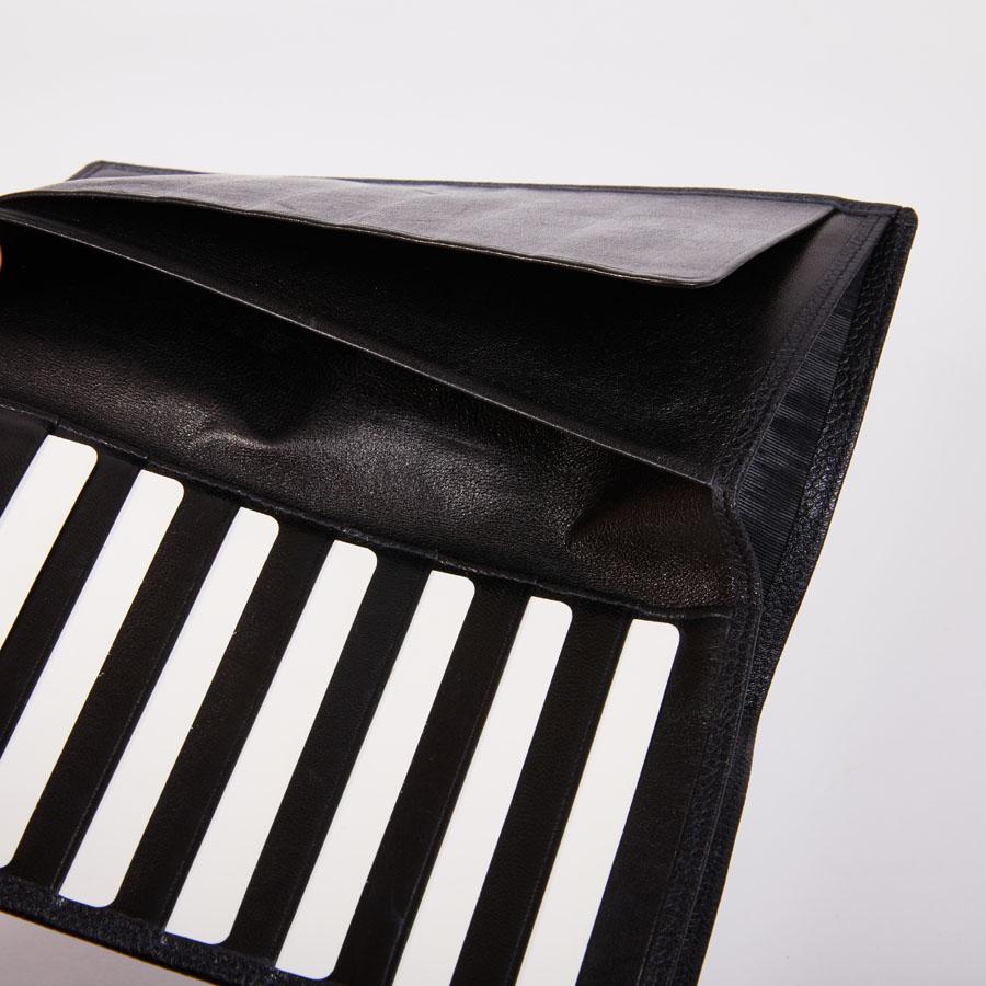 CHANEL Wallet in Black Quilted Caviar Leather 3