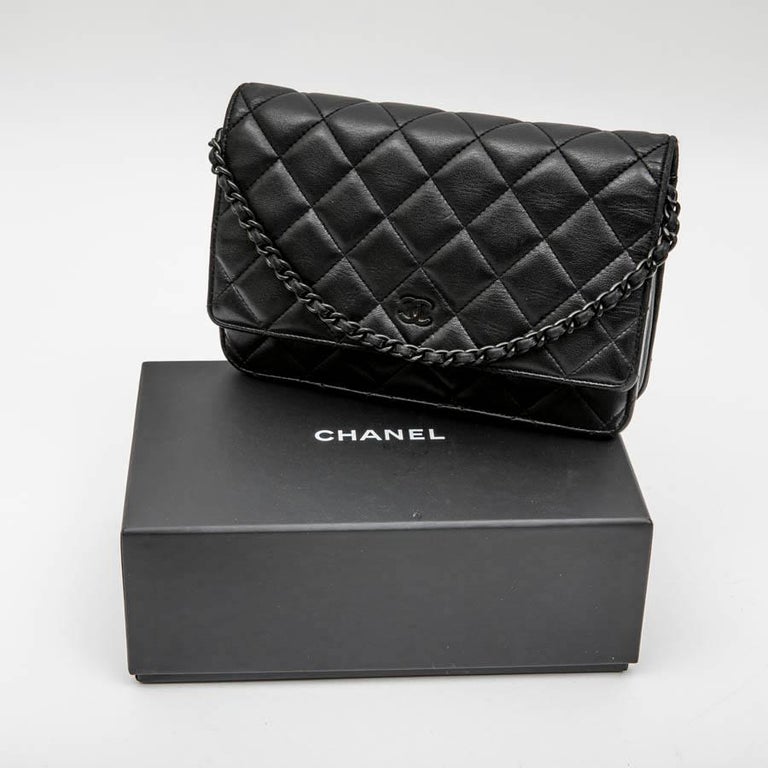CHANEL &#39;Wallet on Chain&#39; All Black Bag in Black Quilted Smooth Leather For Sale at 1stdibs