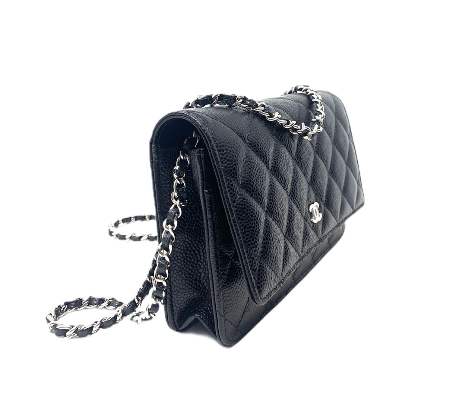 Wallet with Chanel Must-have model chain, comfortable and light to wear from evening and day.
The color is Black. The outside material is Leather. The pattern is Solid. This item is Contemporary.
 The year of manufacture would be 2019.
 Conditions &