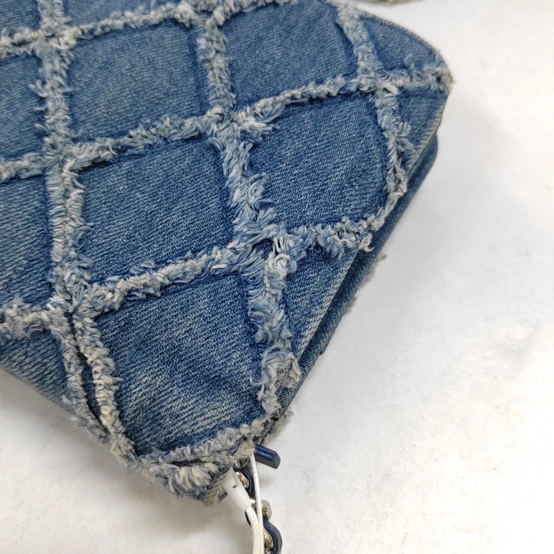 Portefeuille Chanel sur chaîne en denim bleu à rabat complet, points sauvages argentés 2018-201 en vente 10