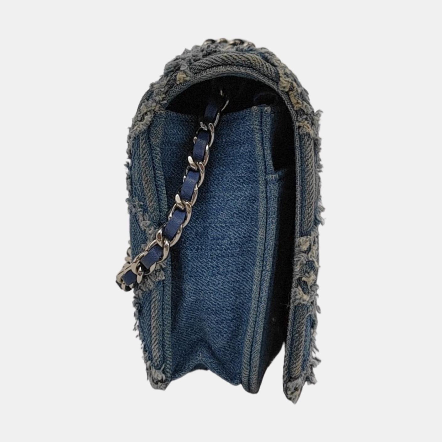 Noir Portefeuille Chanel sur chaîne en denim bleu à rabat complet, points sauvages argentés 2018-201 en vente