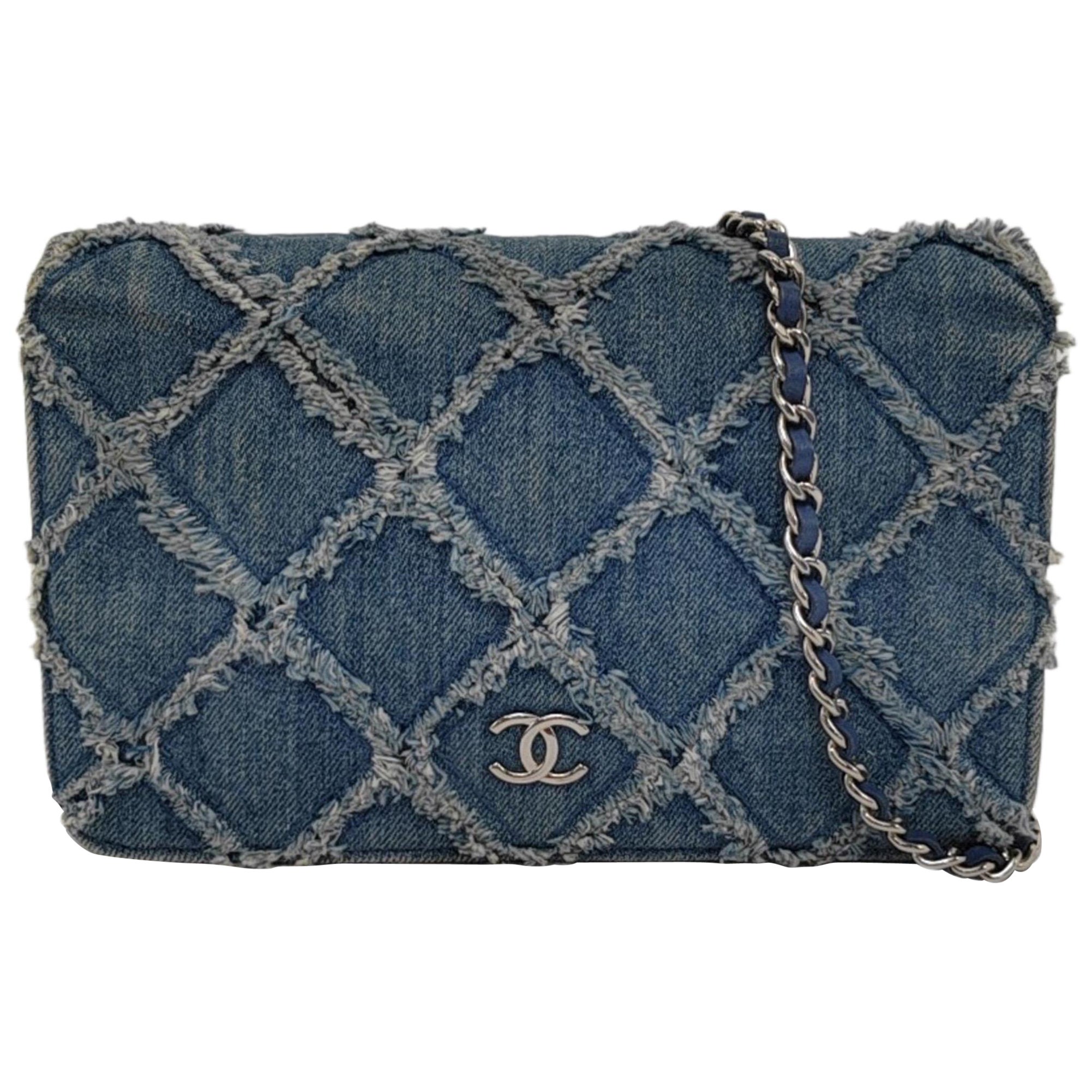 Portafoglio Chanel a catena Blu Denim con patta selvaggia, Stitch by Stitch Silver Hardware 2018-201