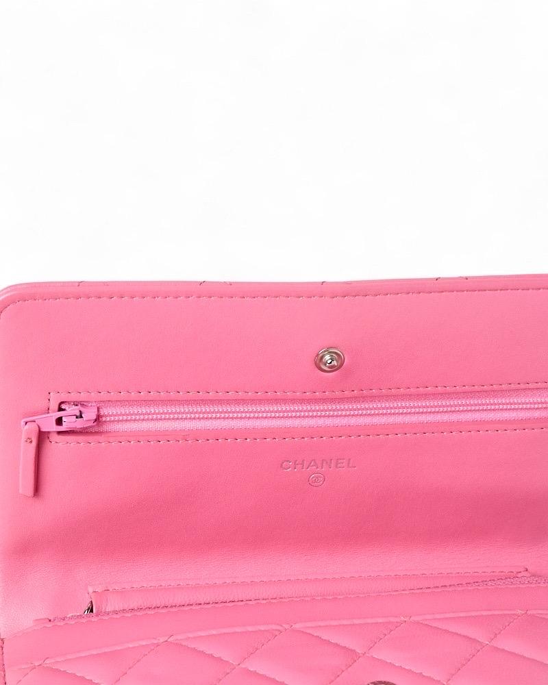 Portafoglio Chanel con catena CC Glitter Rosa in vendita 6