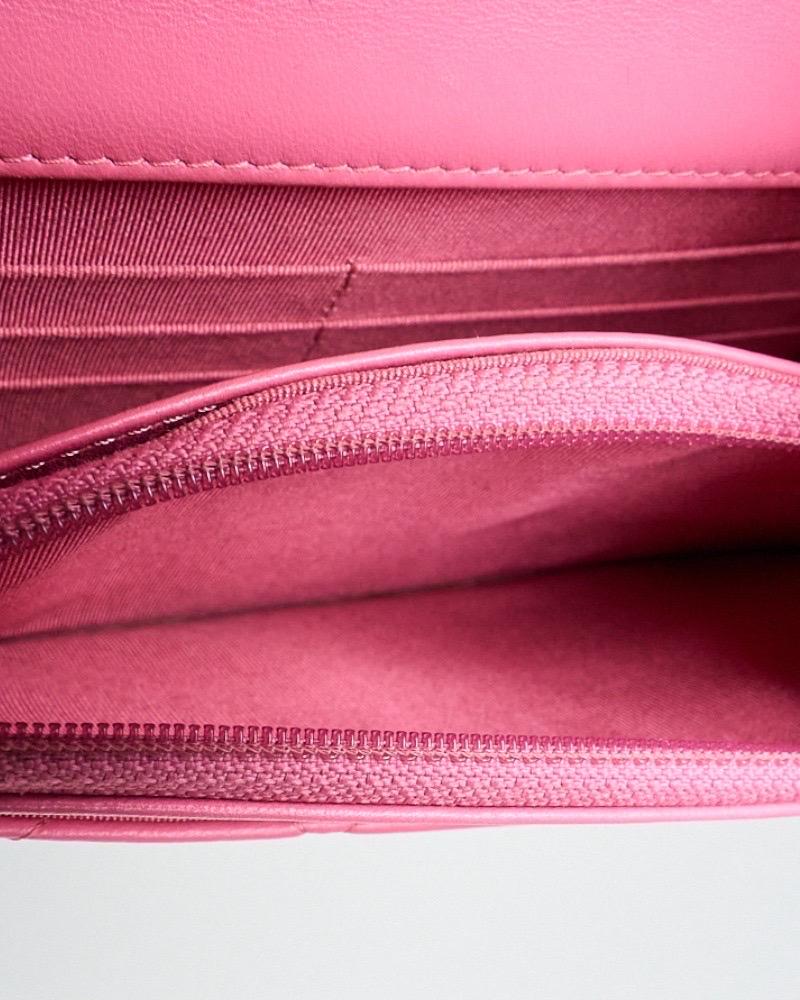 Portafoglio Chanel con catena CC Glitter Rosa in vendita 9