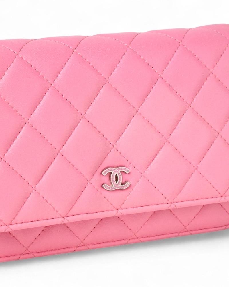 Portafoglio Chanel con catena CC Glitter Rosa in vendita 10