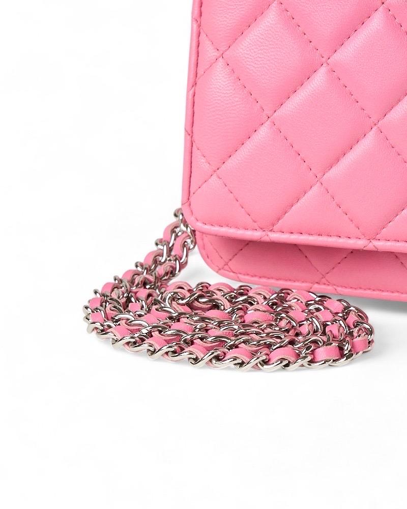 Portafoglio Chanel con catena CC Glitter Rosa in vendita 15