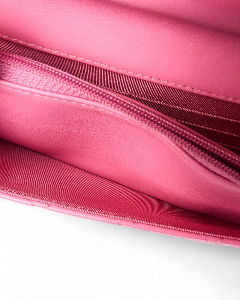 Portafoglio Chanel con catena CC Glitter Rosa in vendita 16