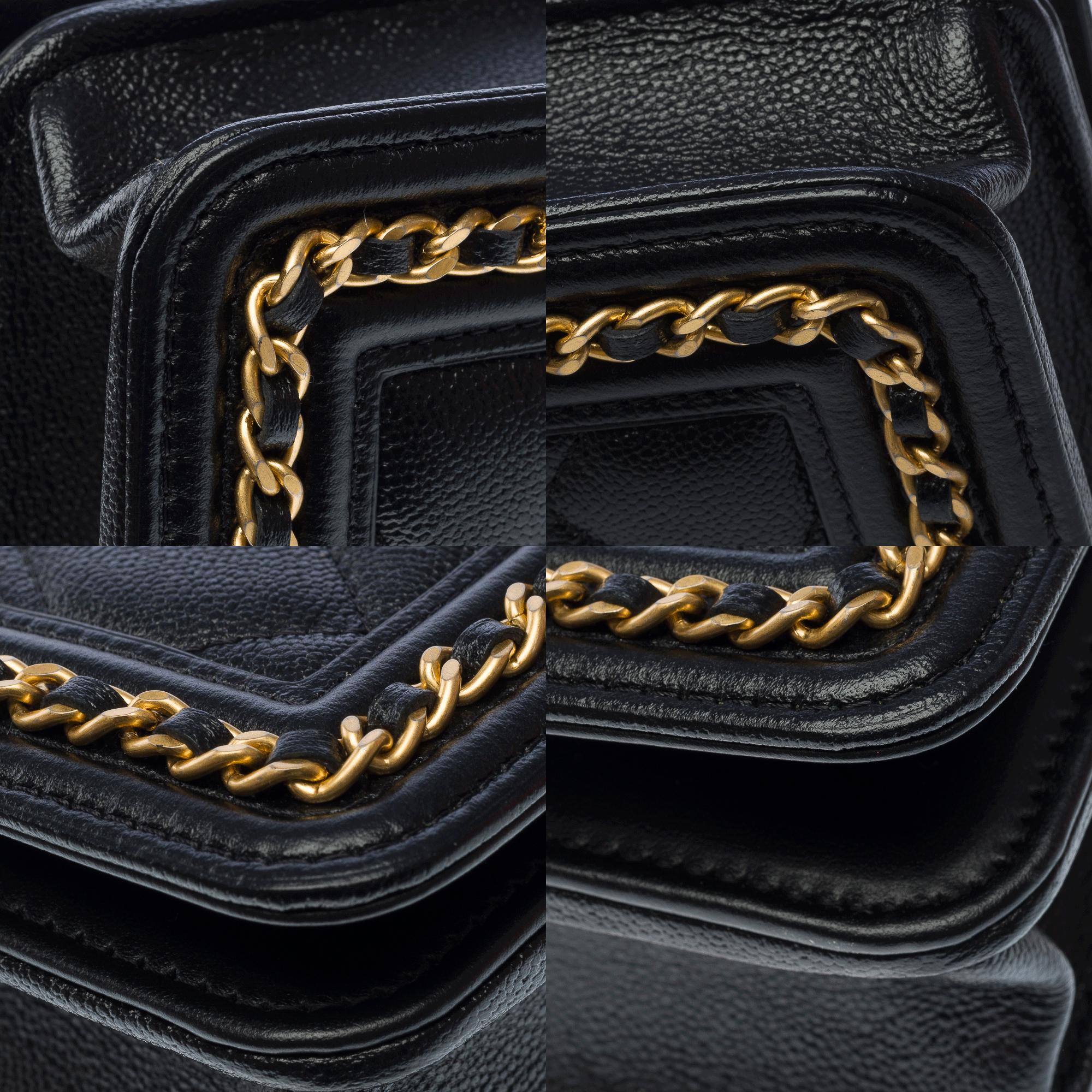 Chanel Wallet on Chain Chain Around shoulder bag in Black Caviar leather, GHW For Sale 8