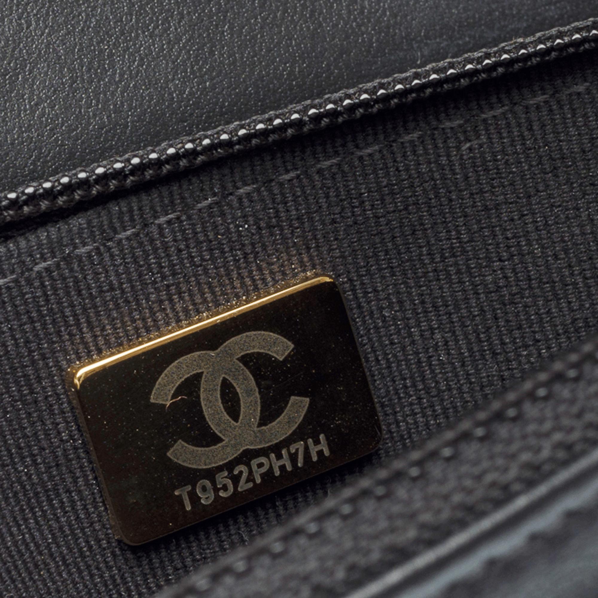 Chanel Wallet on Chain Chain Around shoulder bag in Black Caviar leather, GHW For Sale 4