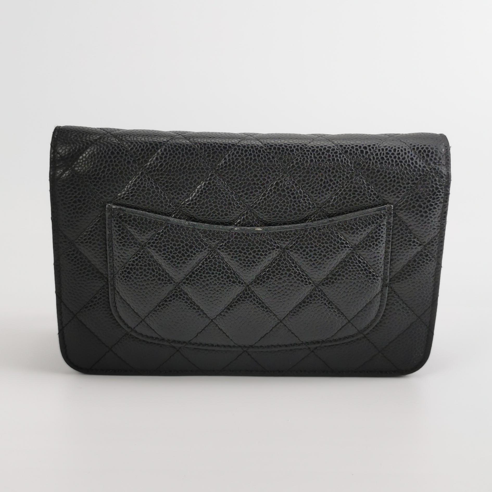 Chanel Wallet on Chain Classic Flap Black Caviar Leather Gold Hardware 2016-17 In Excellent Condition For Sale In AUBERVILLIERS, FR
