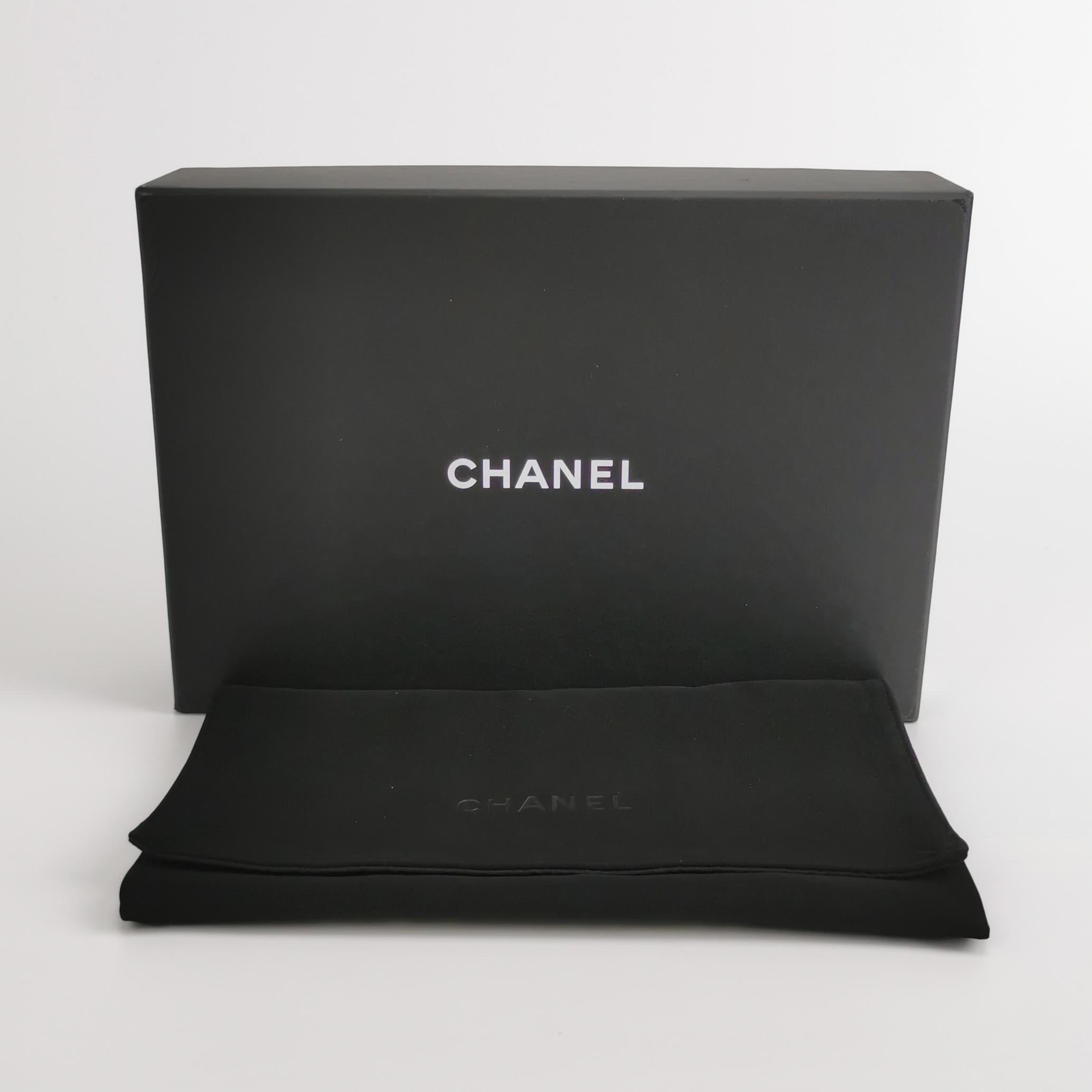Chanel Wallet on Chain Classic Flap Black Caviar Leather Gold Hardware 2016-17 For Sale 4